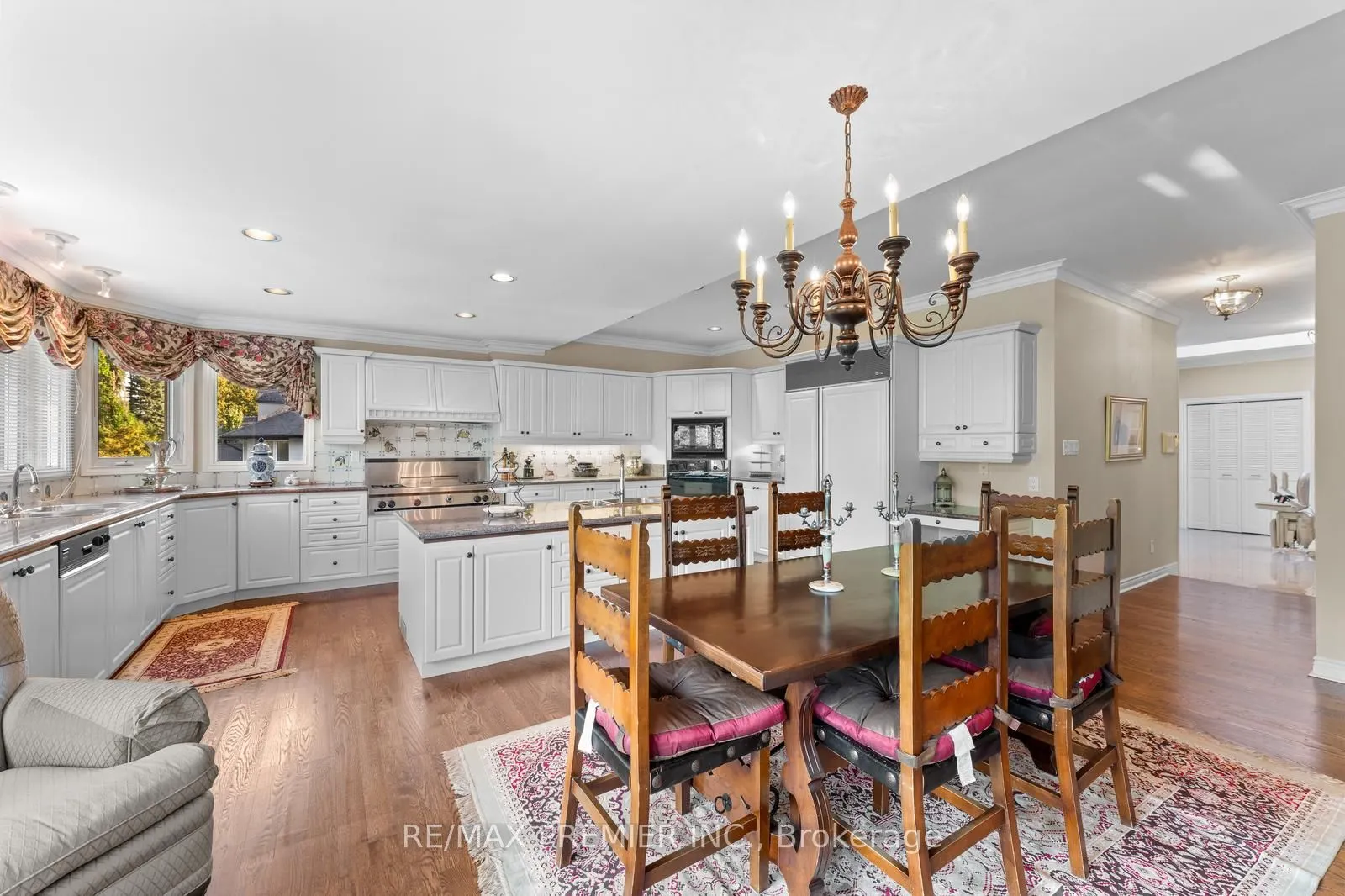 261 Sylvadene Parkway