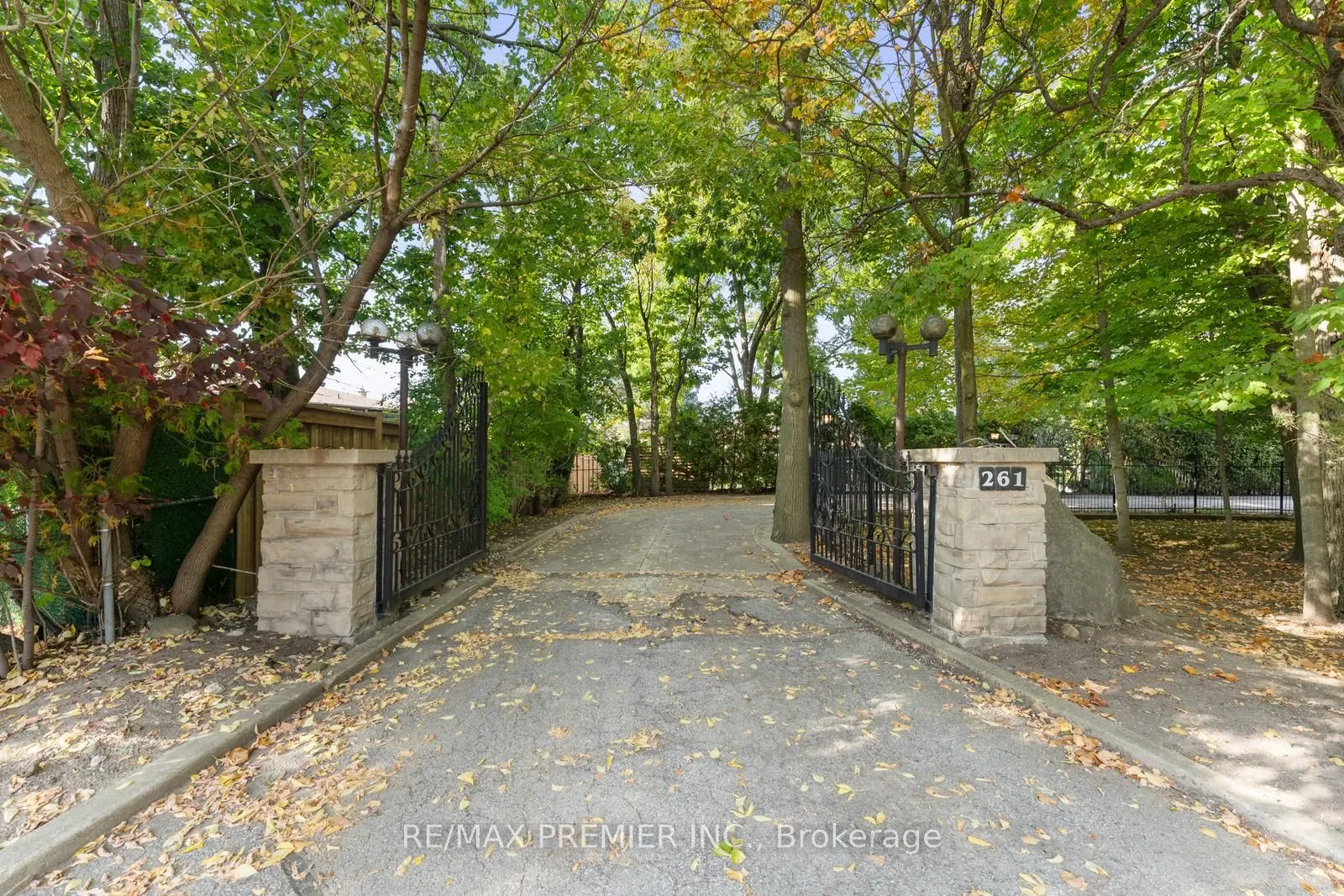 261 Sylvadene Parkway