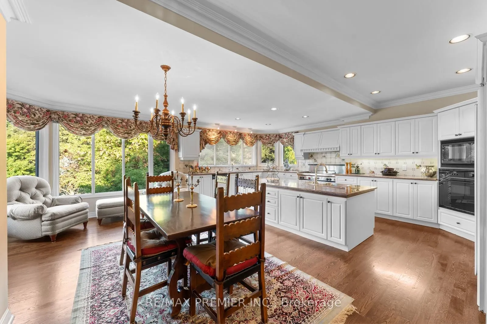 261 Sylvadene Parkway