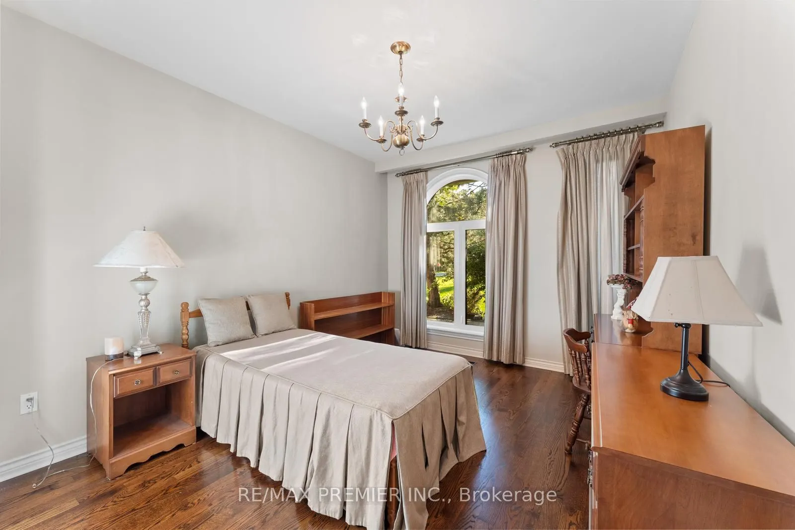 261 Sylvadene Parkway
