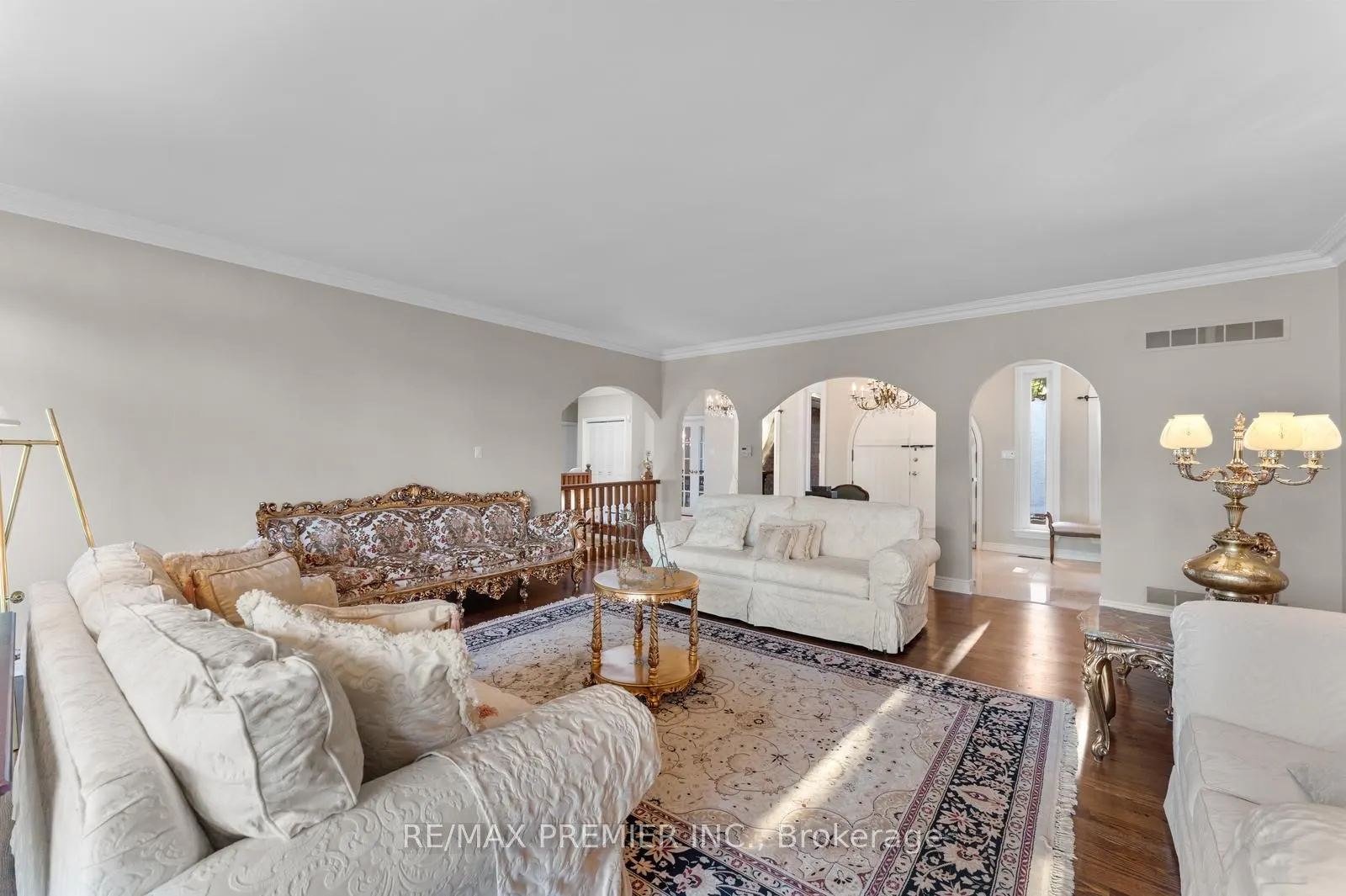 261 Sylvadene Parkway