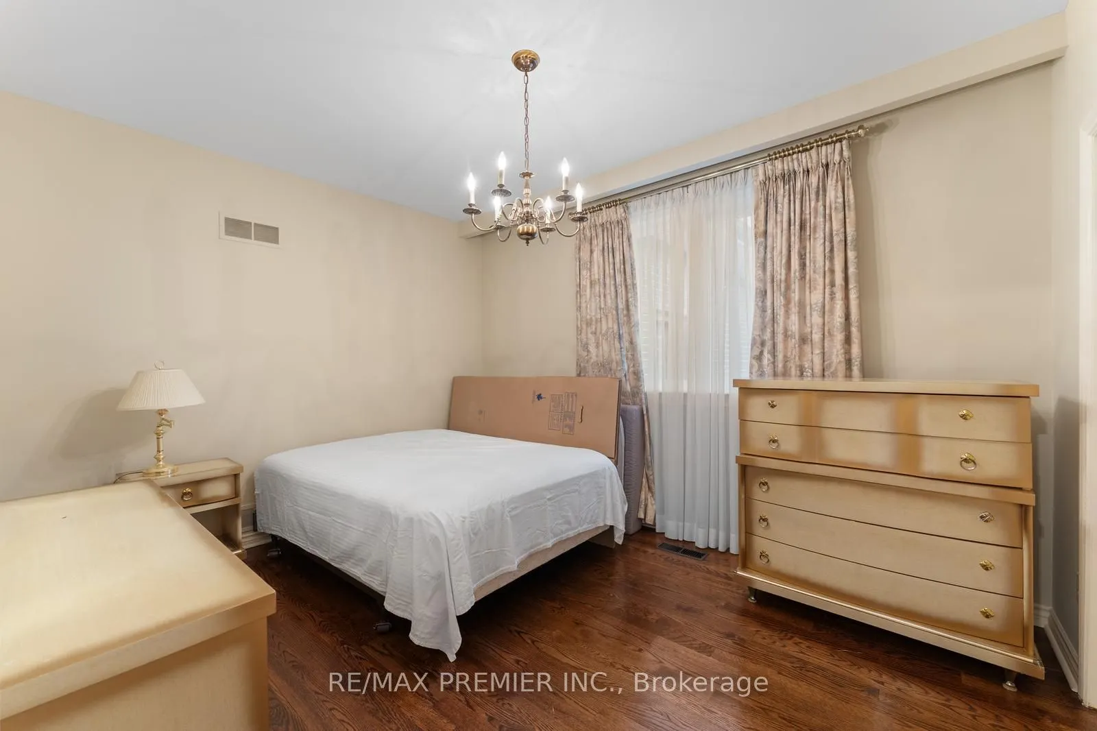 261 Sylvadene Parkway