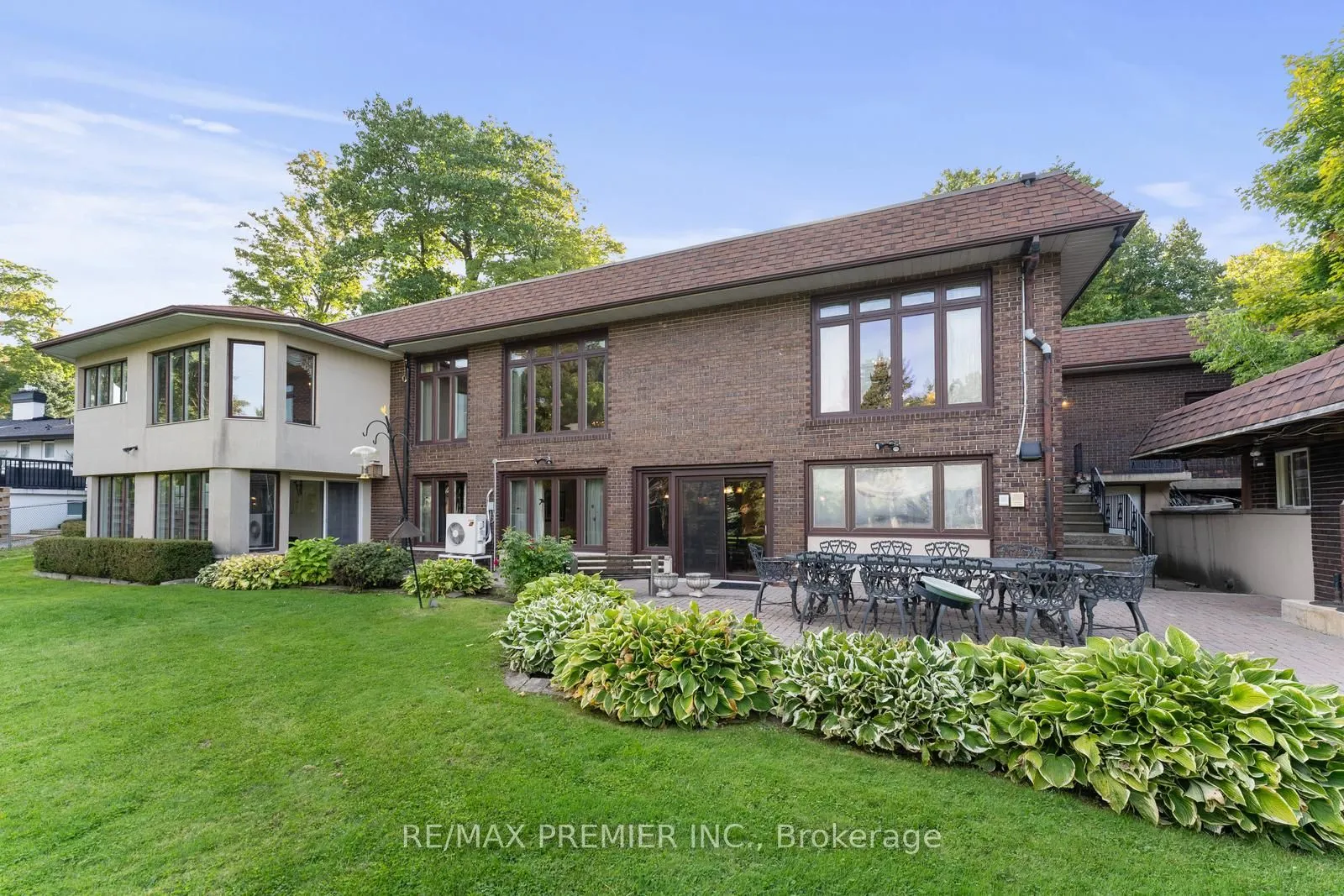 261 Sylvadene Parkway