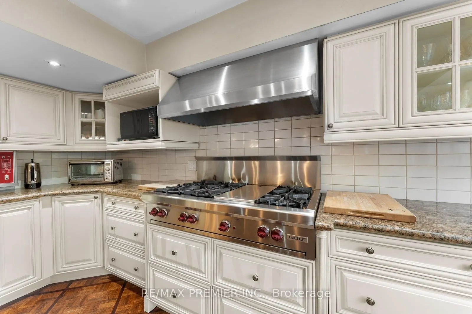 261 Sylvadene Parkway