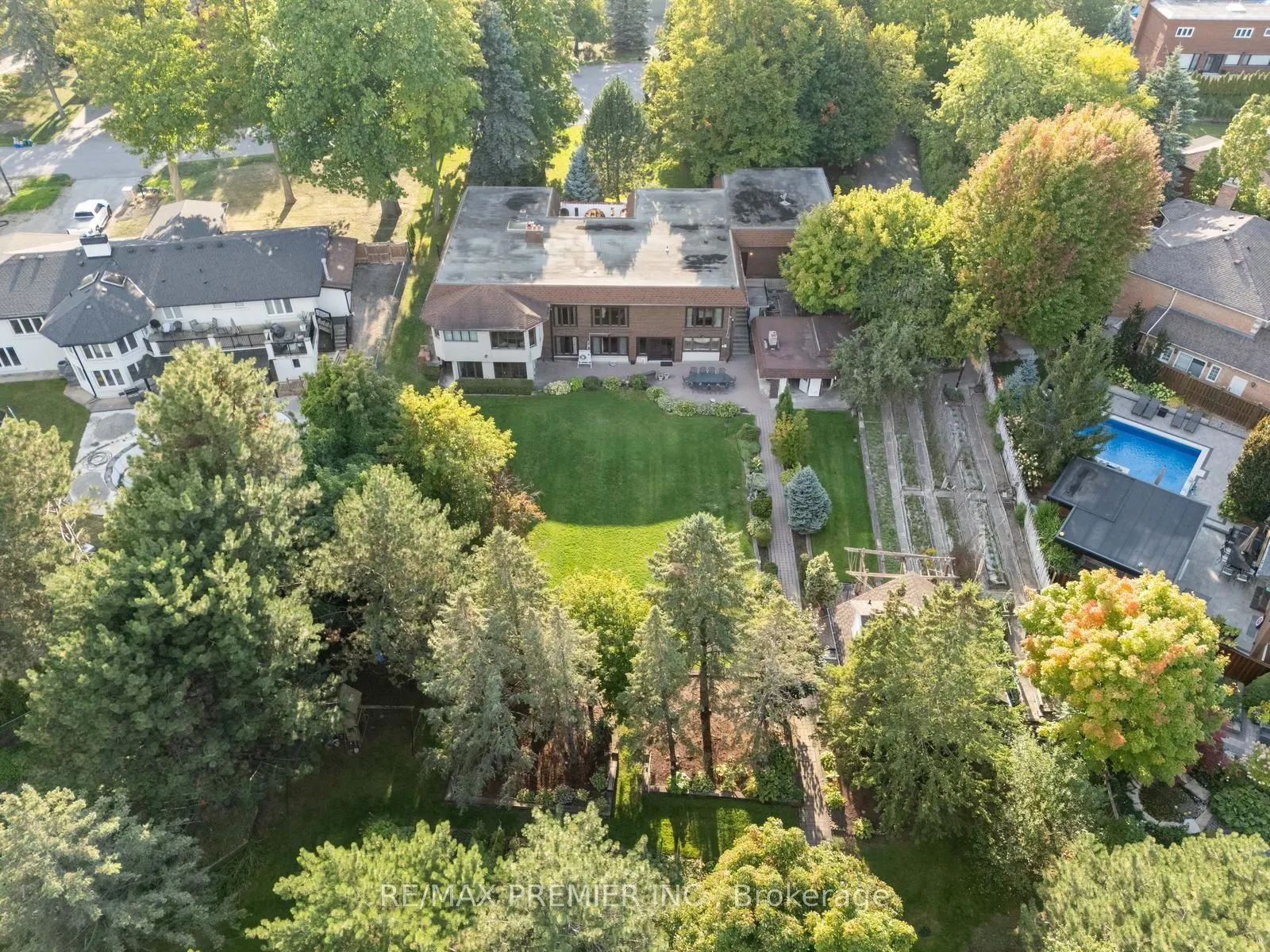 261 Sylvadene Parkway