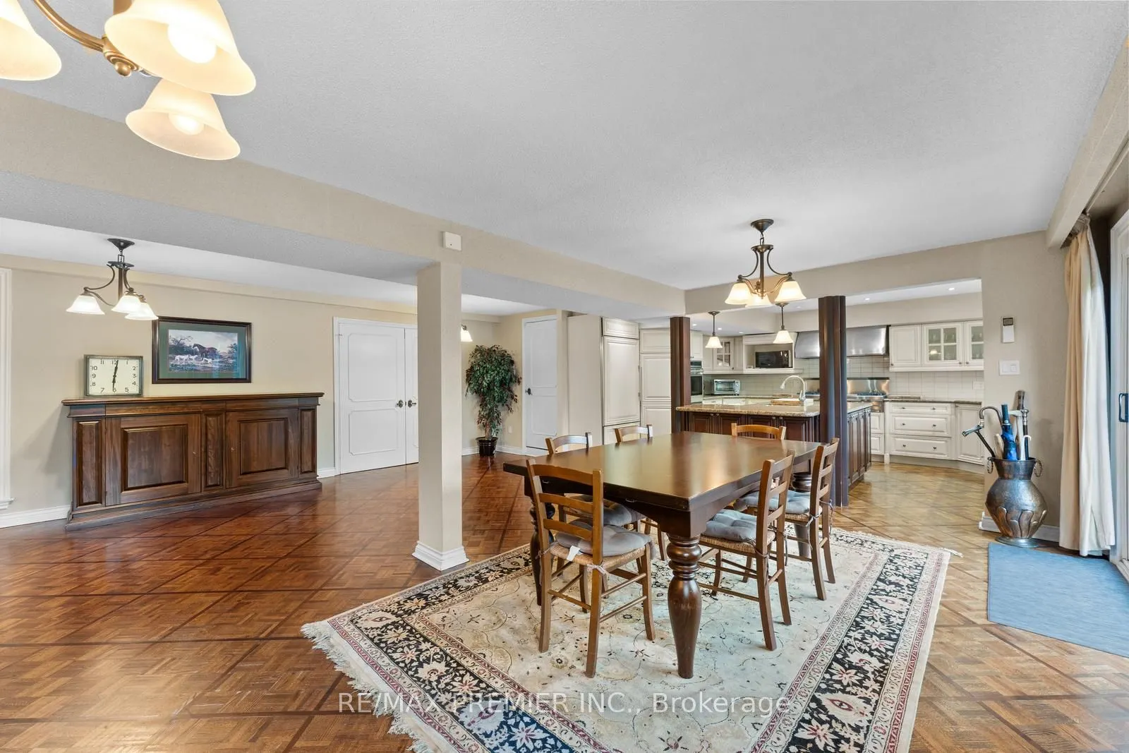 261 Sylvadene Parkway