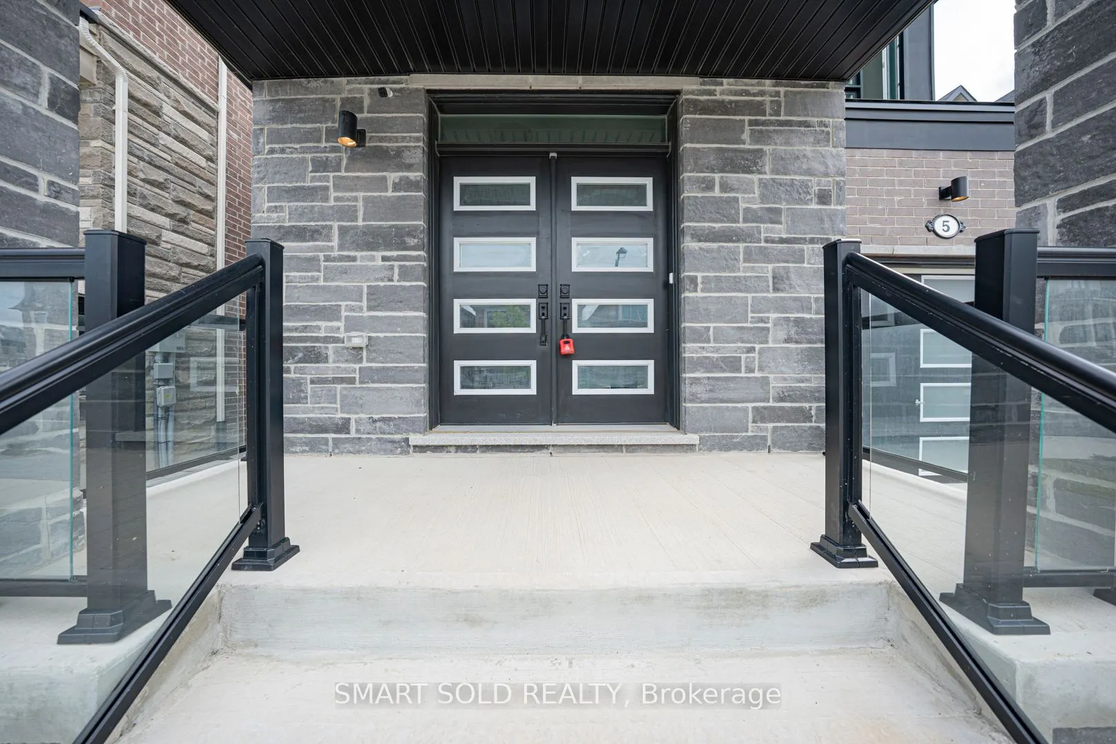 5 Erin Ridge Court