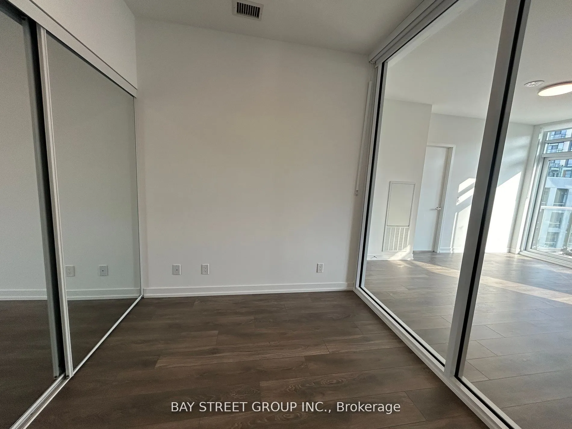 8 Beverley Glen Boulevard, #606