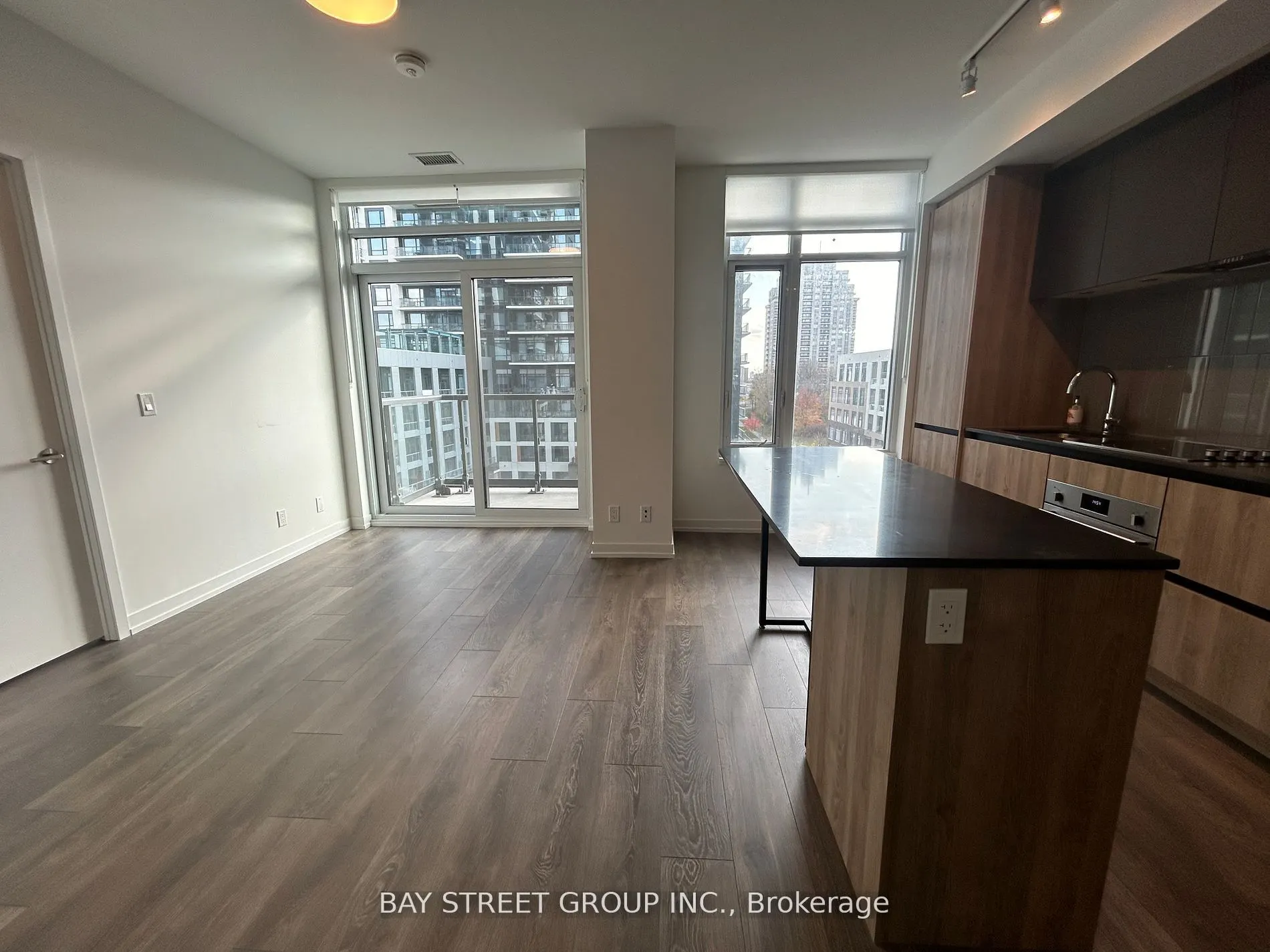 8 Beverley Glen Boulevard, #606