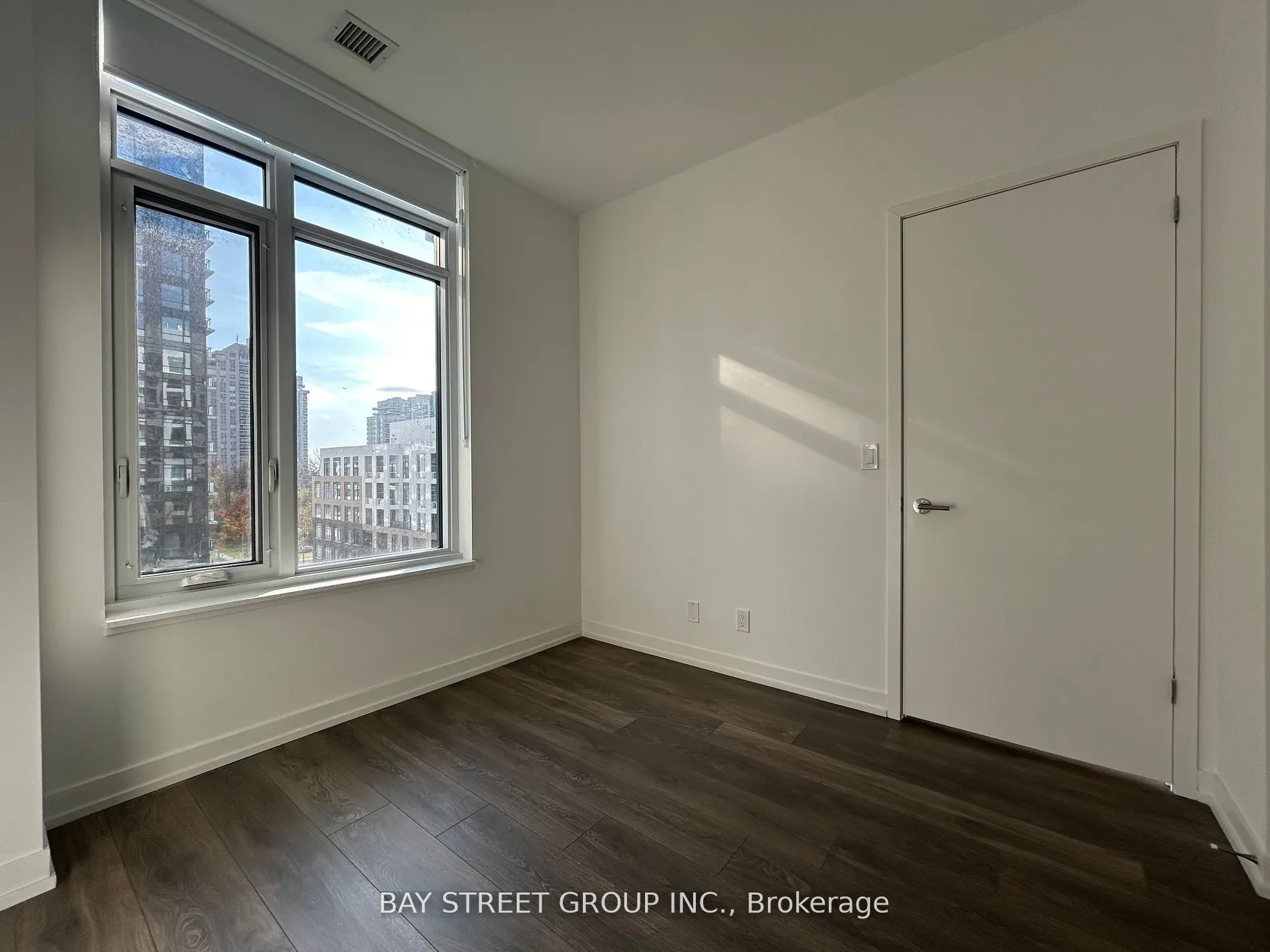 8 Beverley Glen Boulevard, #606