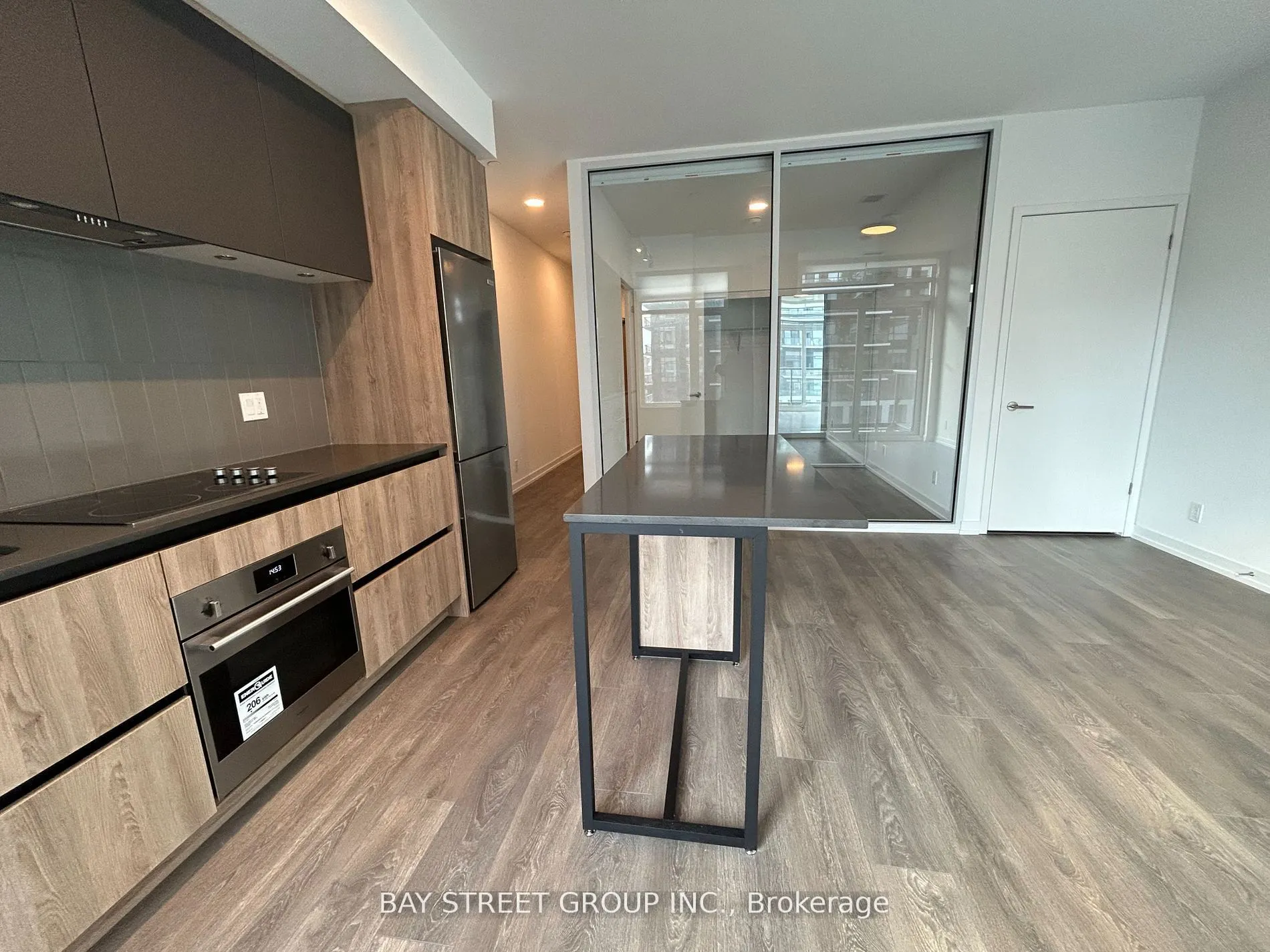 8 Beverley Glen Boulevard, #606