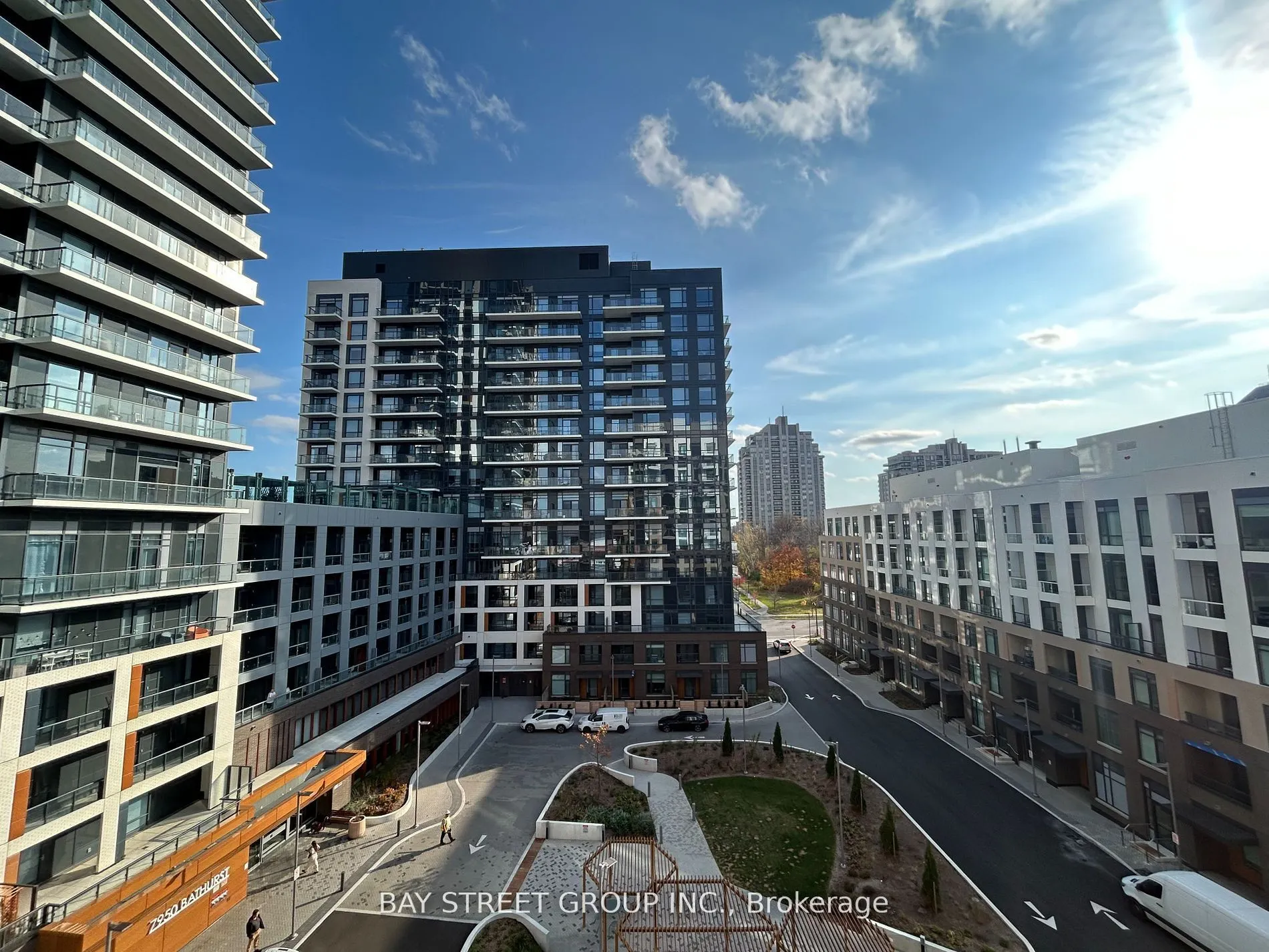 8 Beverley Glen Boulevard, #606