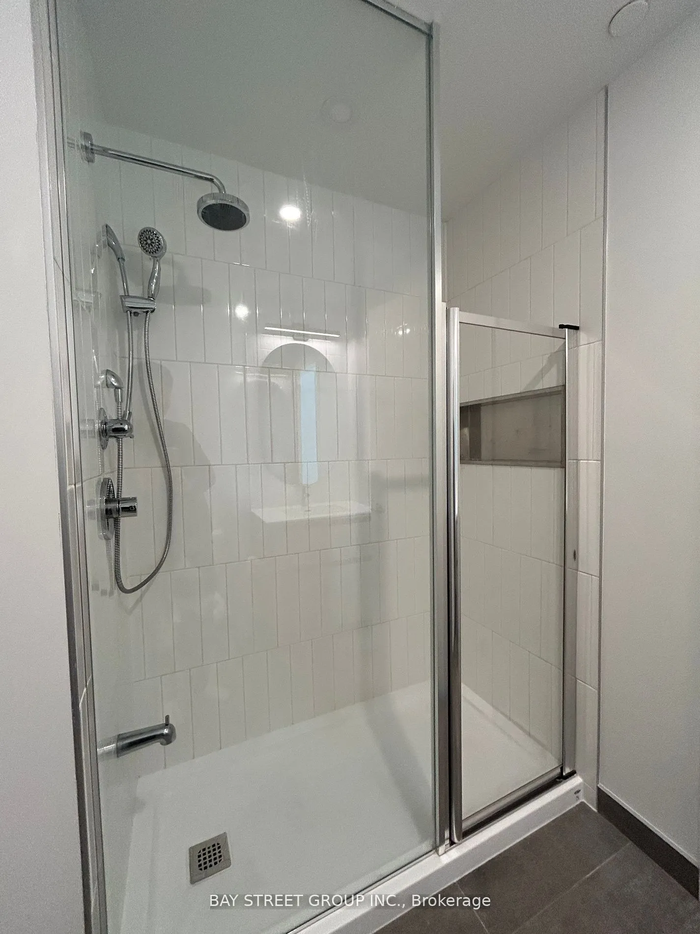 8 Beverley Glen Boulevard, #606