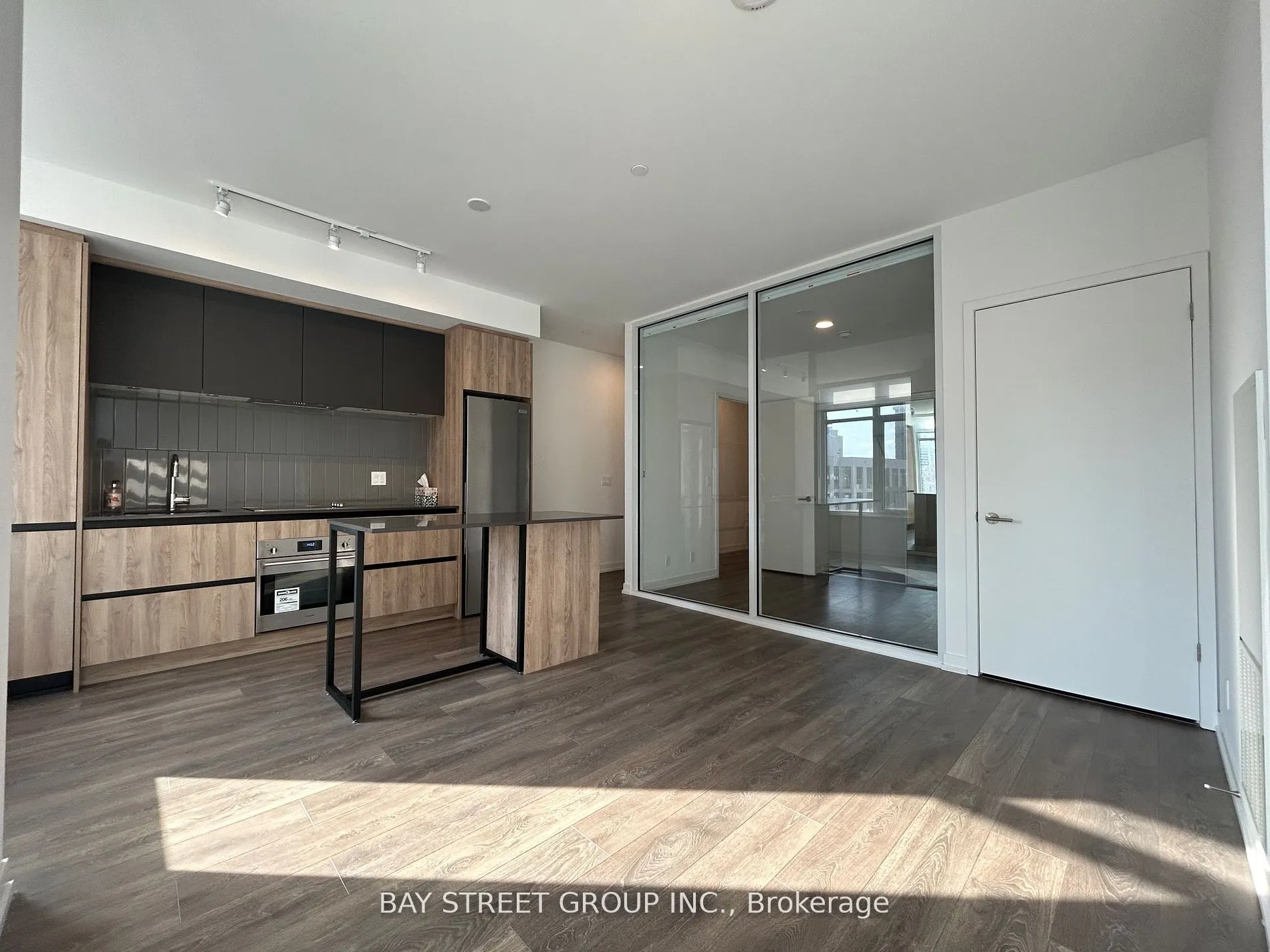 8 Beverley Glen Boulevard, #606