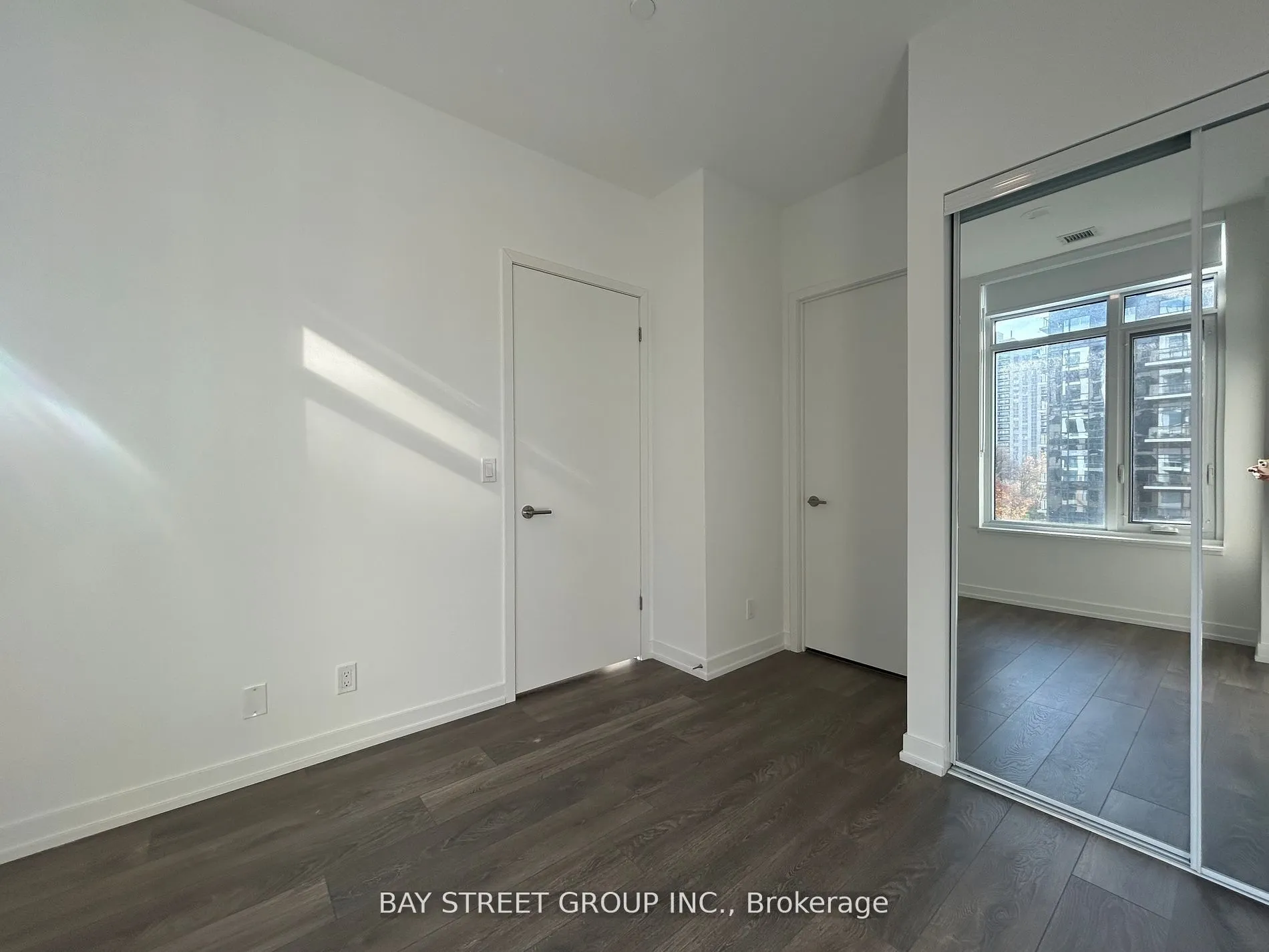 8 Beverley Glen Boulevard, #606
