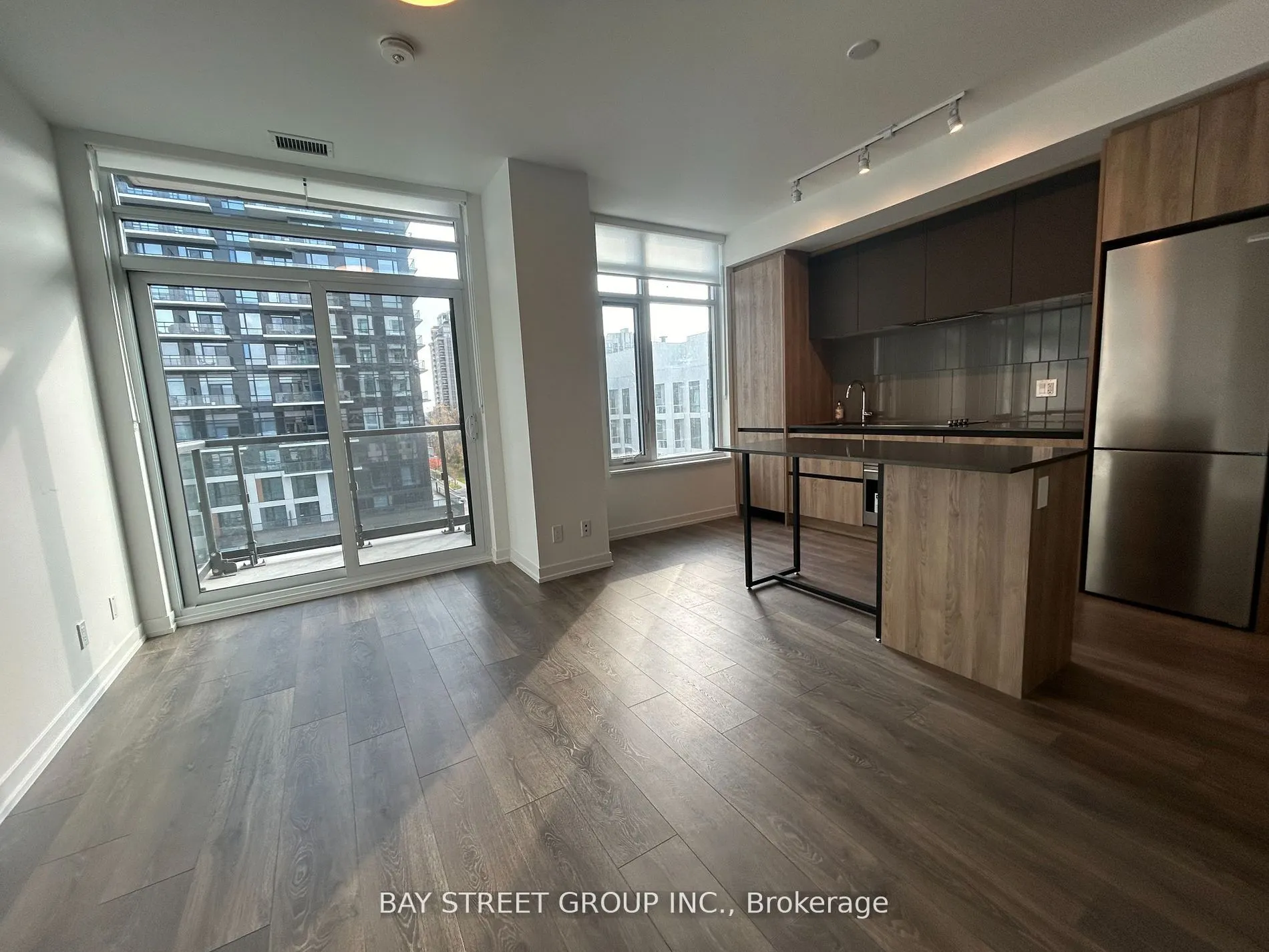8 Beverley Glen Boulevard, #606
