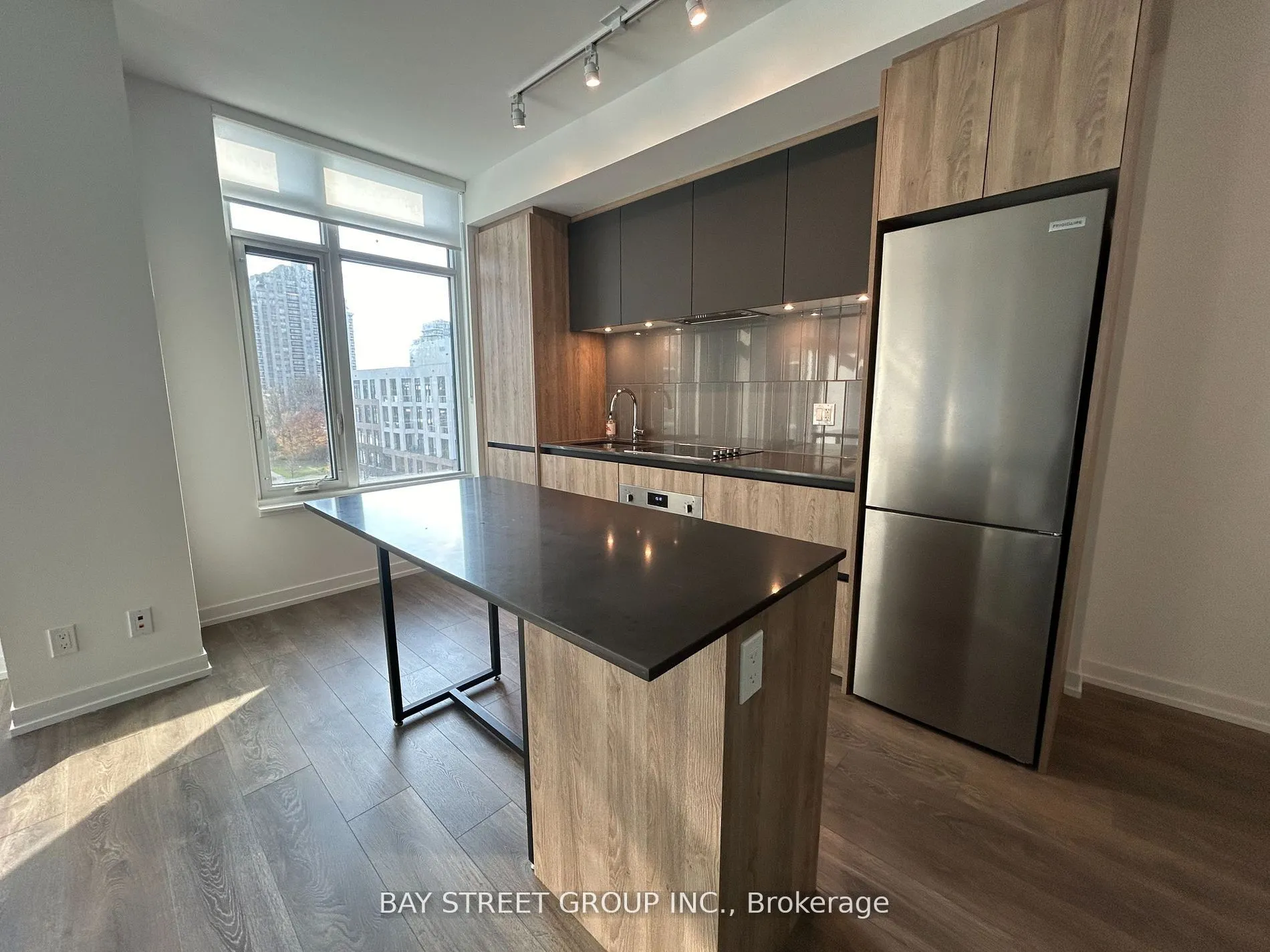 8 Beverley Glen Boulevard, #606