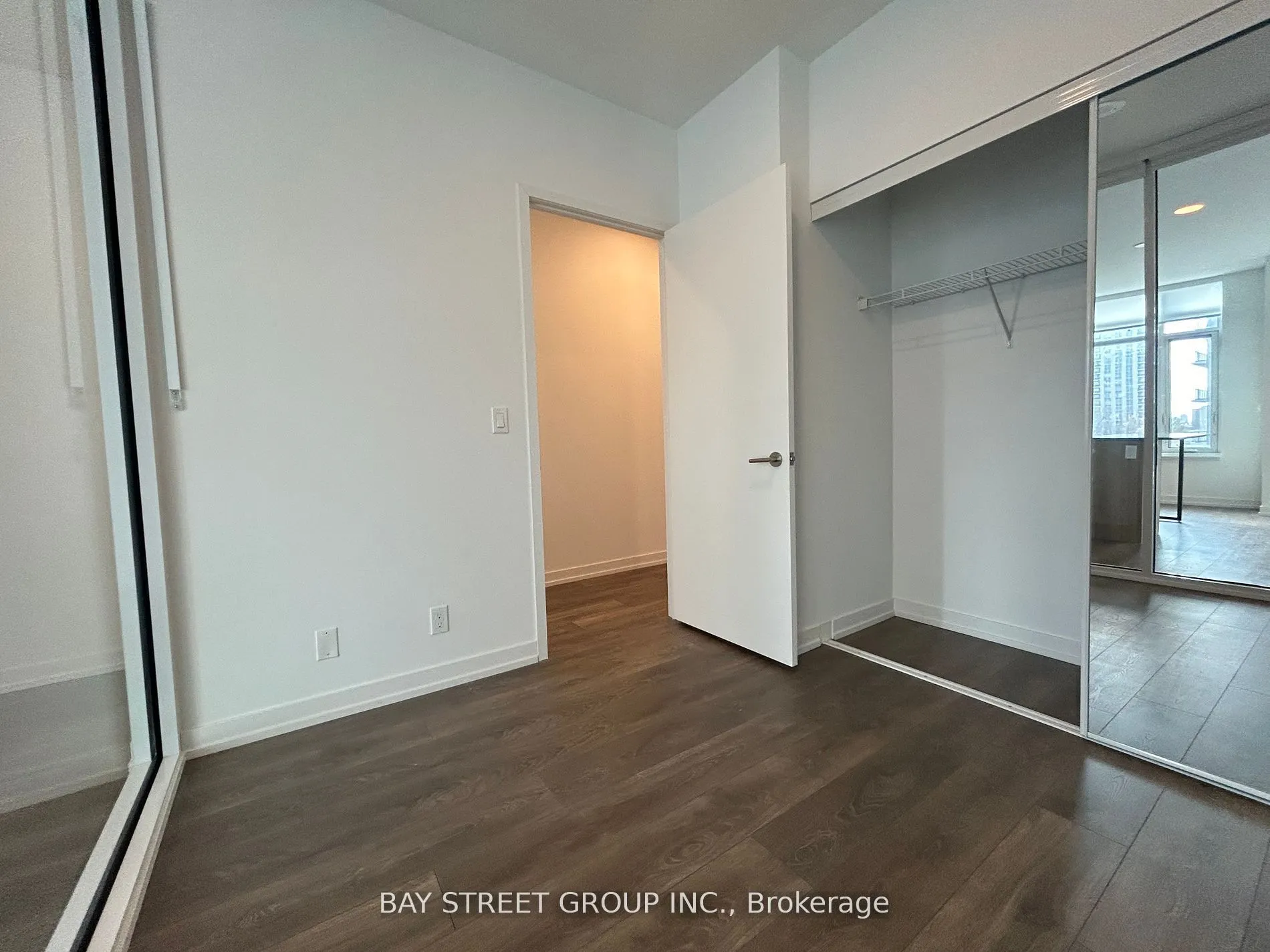 8 Beverley Glen Boulevard, #606