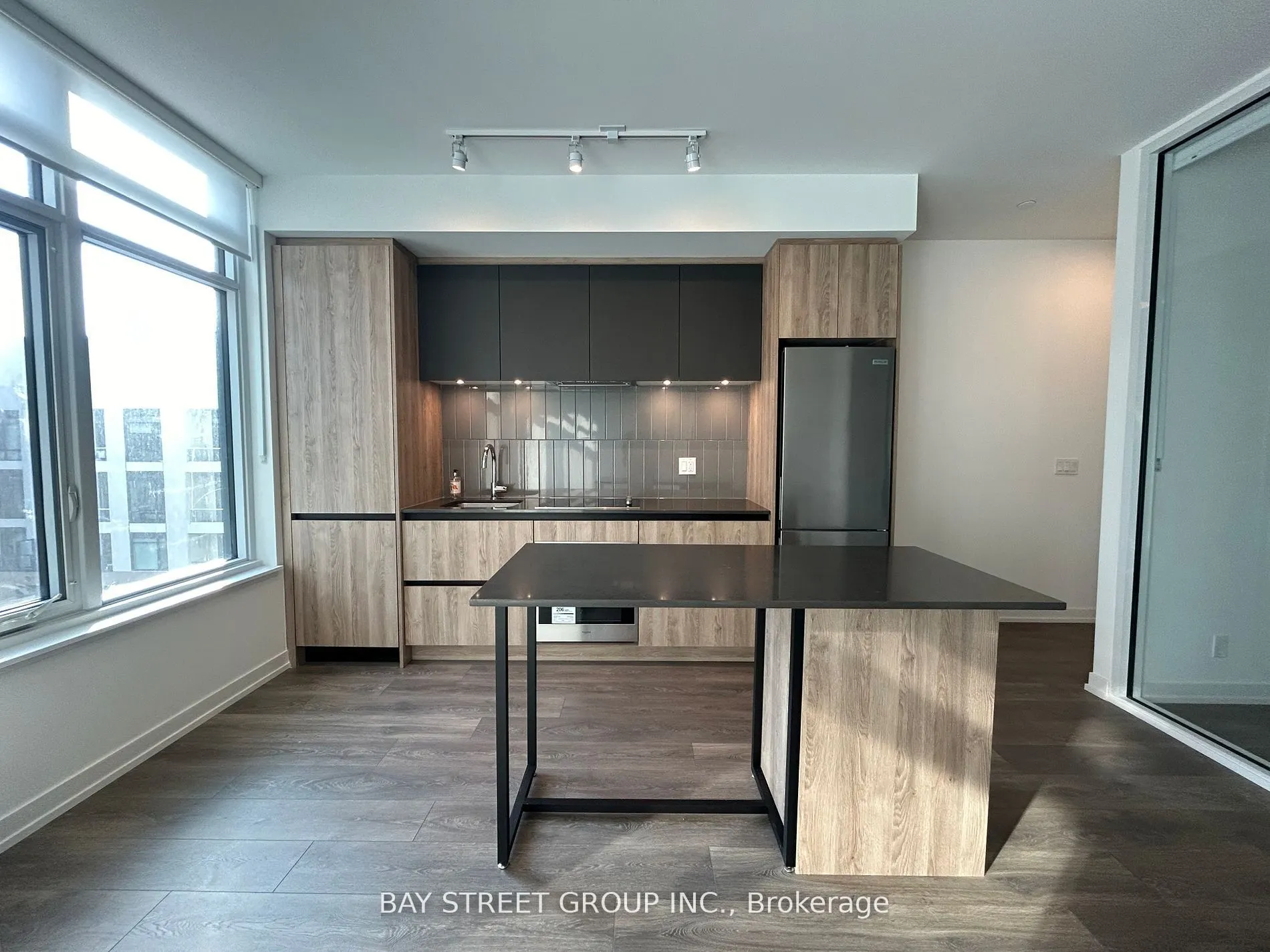 8 Beverley Glen Boulevard, #606