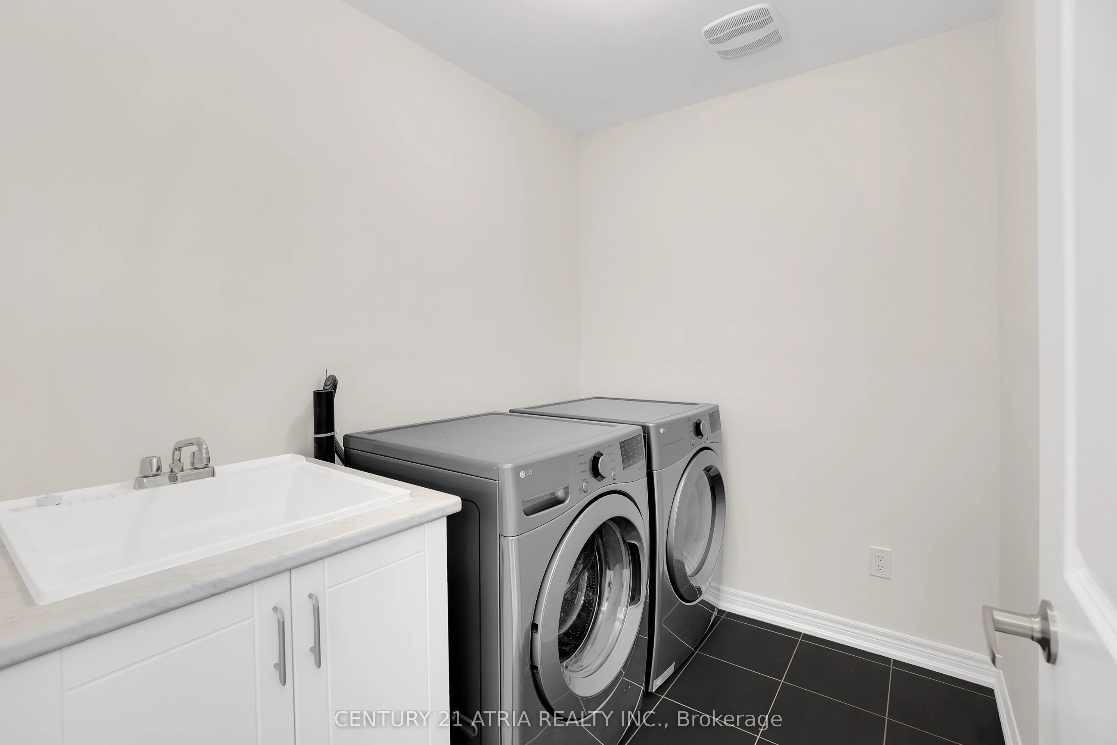 1413 Davis Loop