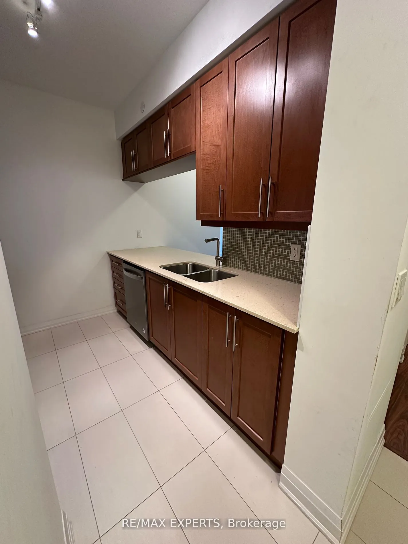 65 Oneida Crescent, #303