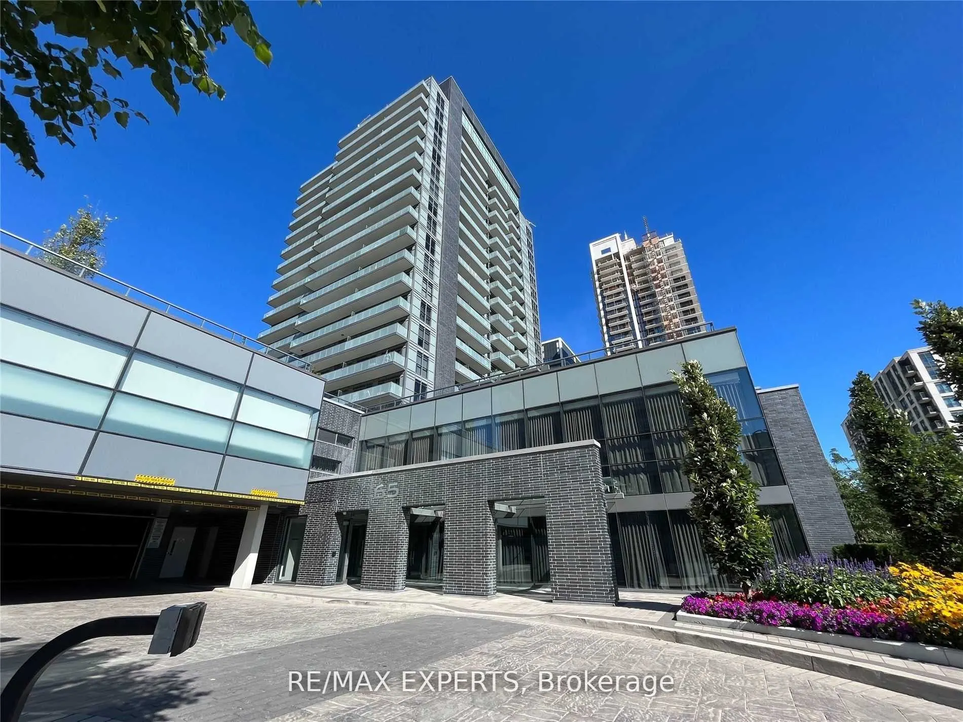 65 Oneida Crescent, #303
