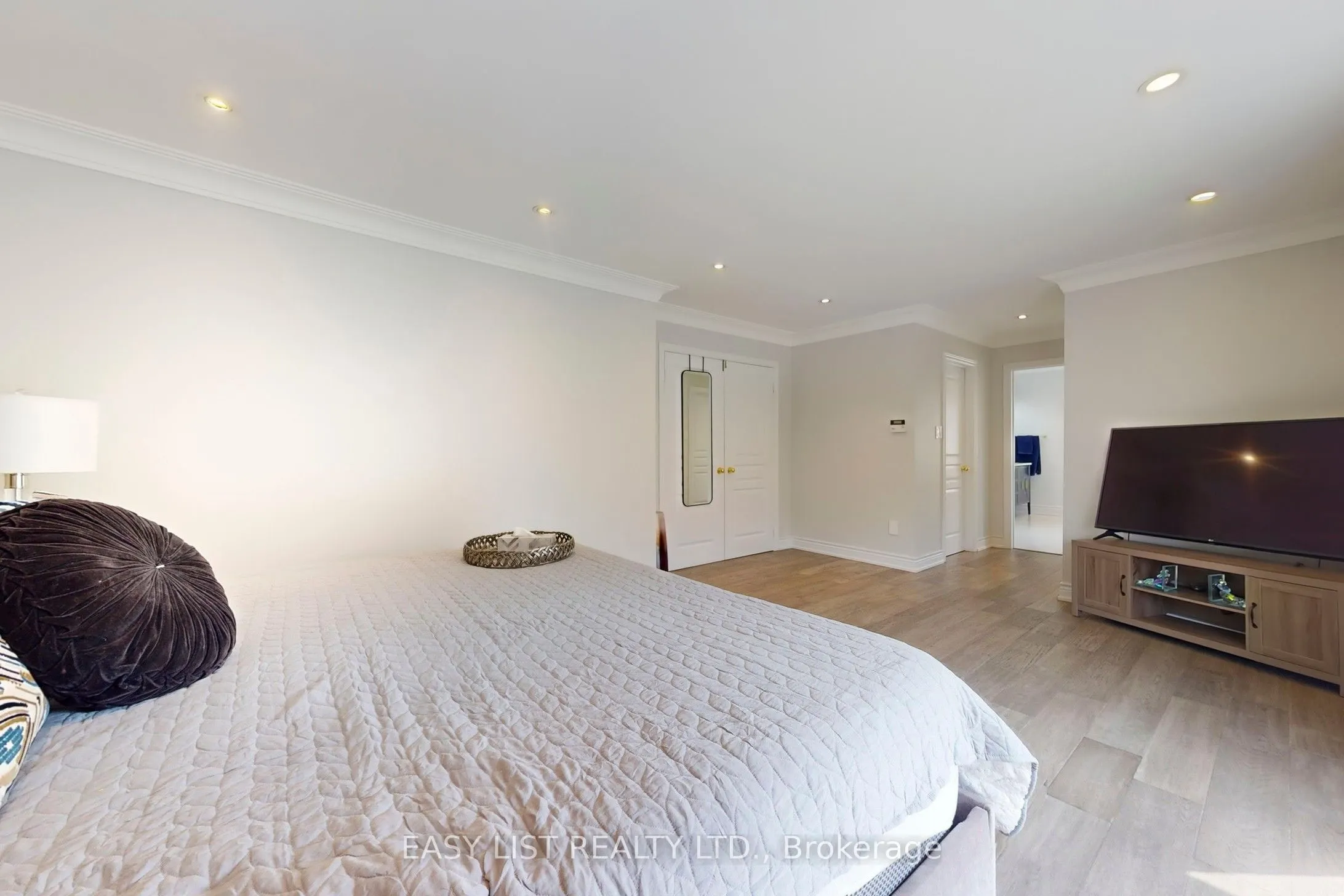 6 Kingshill Road, #Main