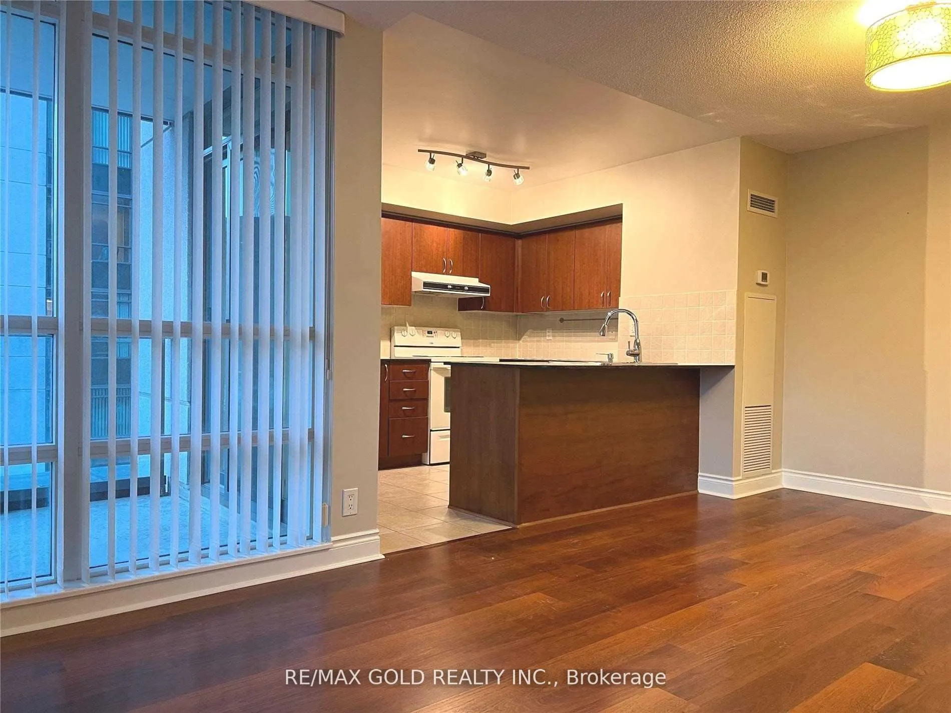 75 South Town Centre Boulevard, #508