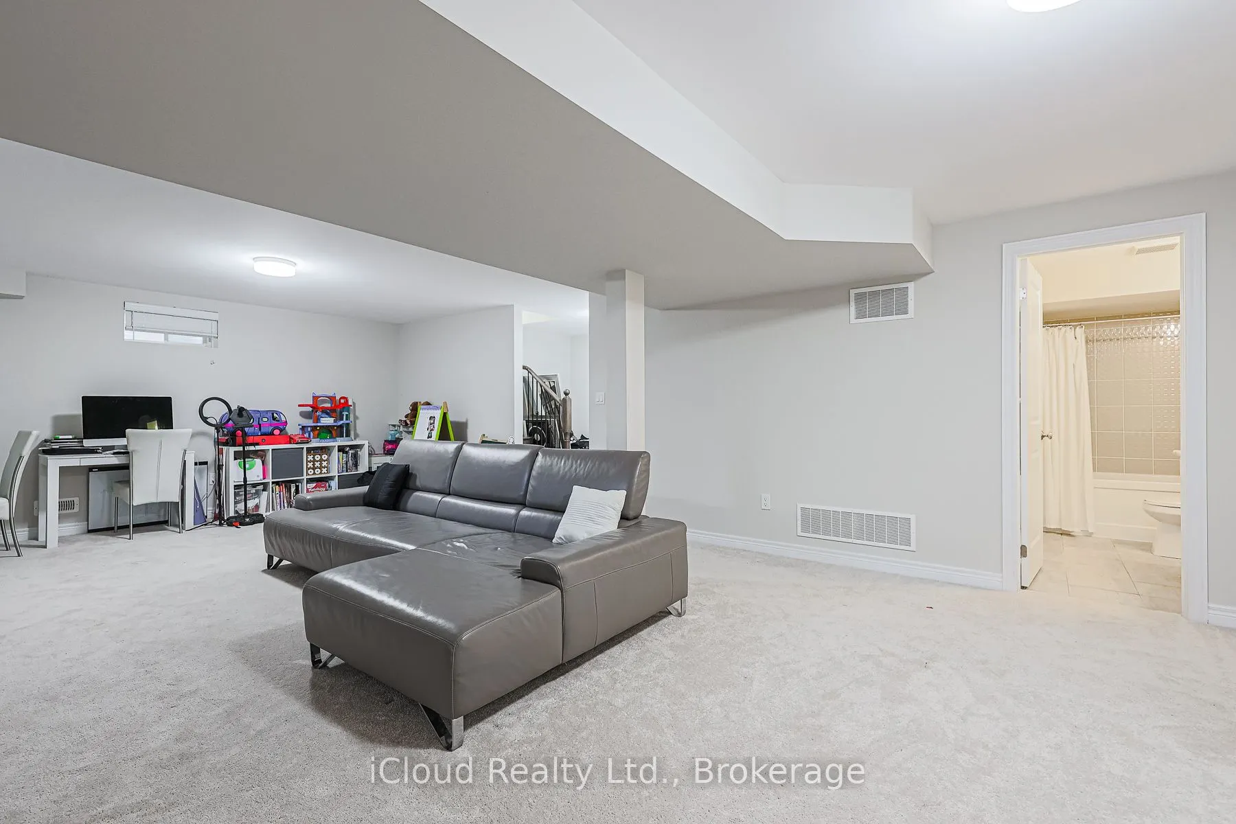 87 Pine Hill Crescent