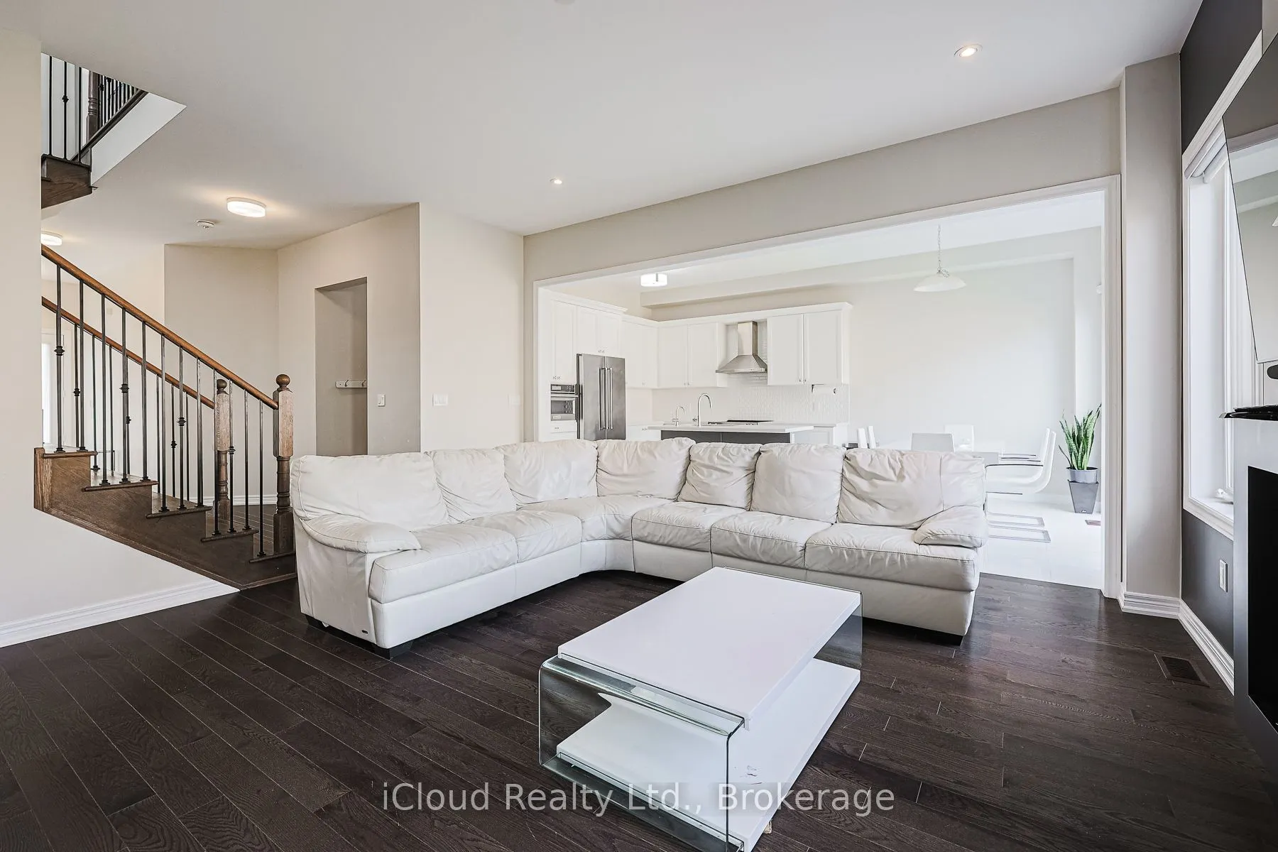 87 Pine Hill Crescent