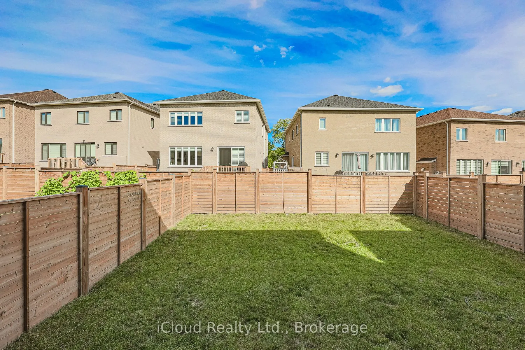 87 Pine Hill Crescent