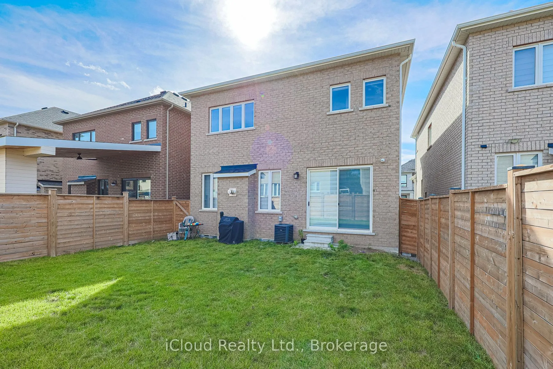 87 Pine Hill Crescent