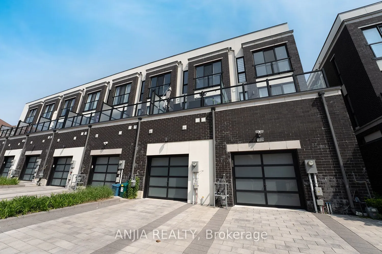 1669 Bur Oak Avenue, #7