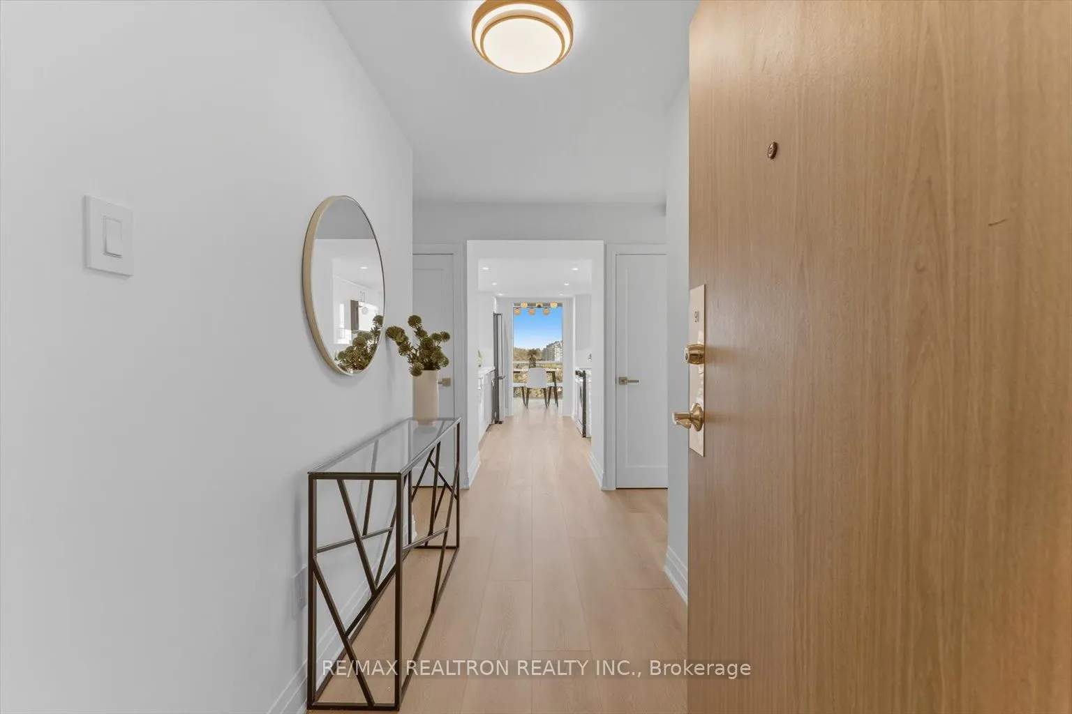 40 Harding Boulevard W, #911