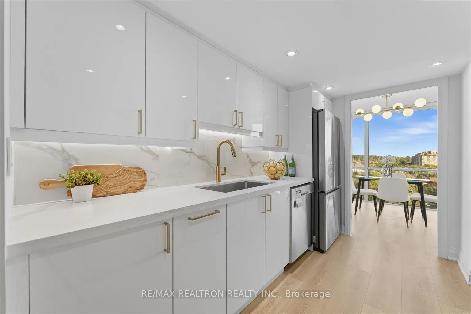 40 Harding Boulevard W, #911