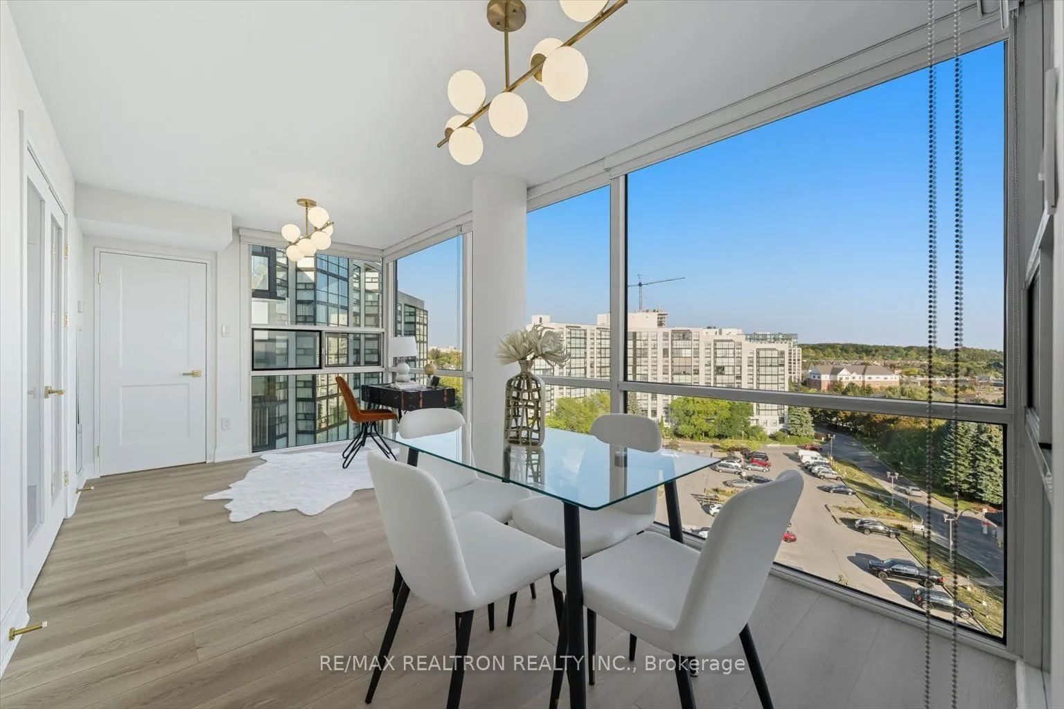 40 Harding Boulevard W, #911
