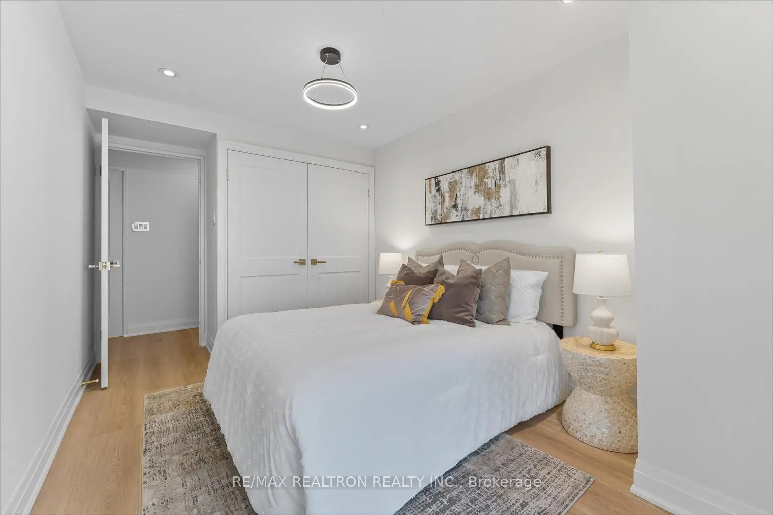 40 Harding Boulevard W, #911