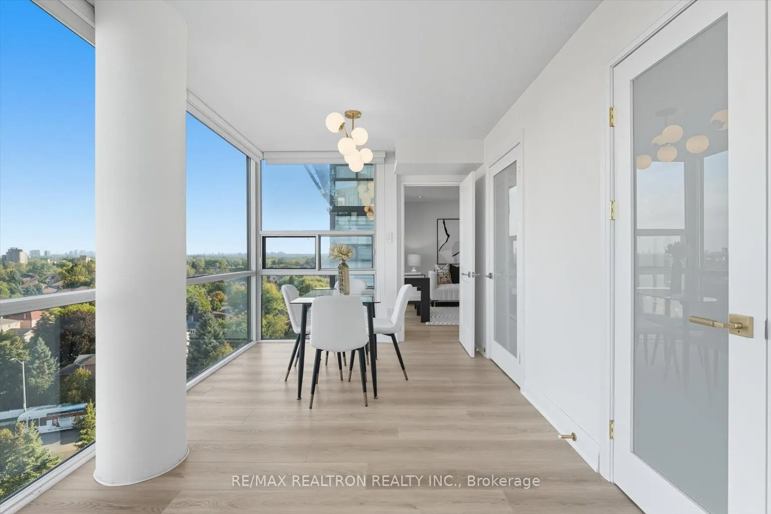 40 Harding Boulevard W, #911