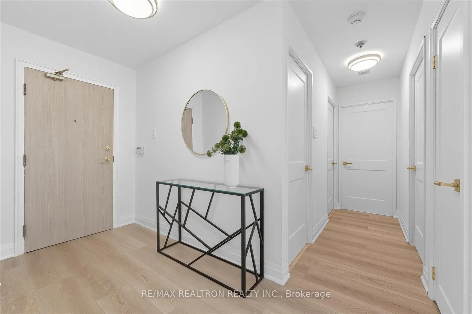 40 Harding Boulevard W, #911