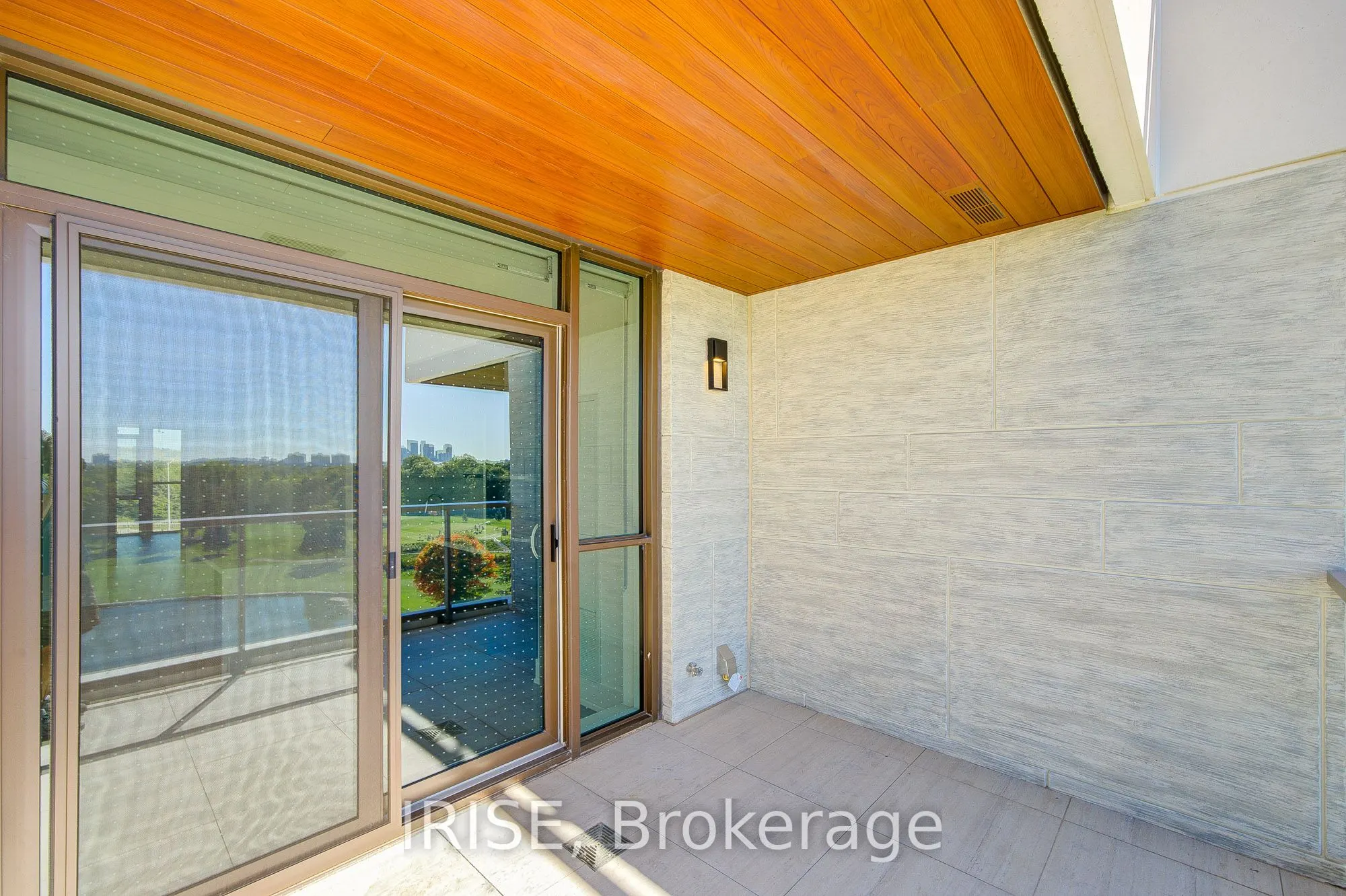 397 Royal Orchard Boulevard, #522