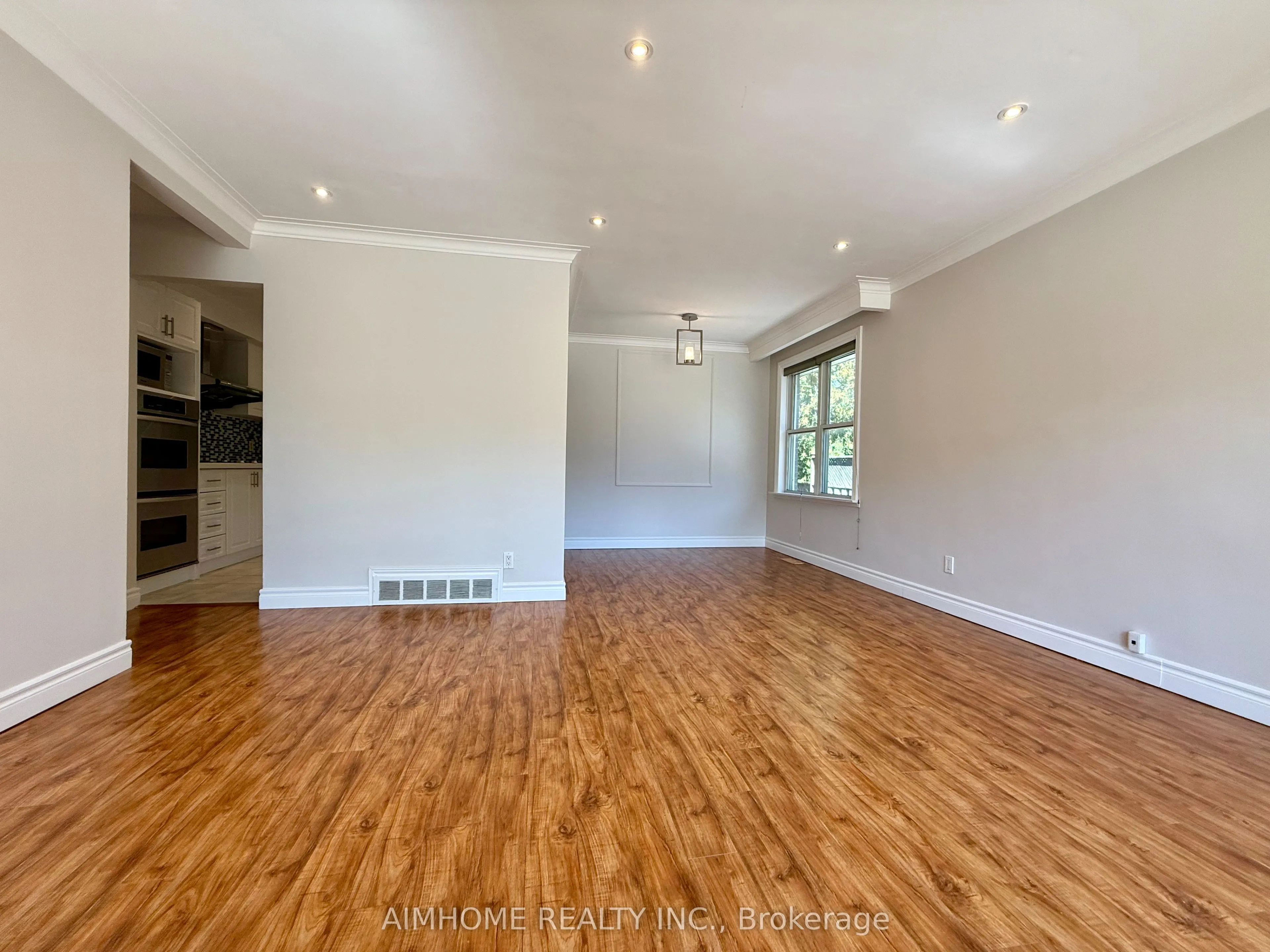 371 Wenlock Avenue
