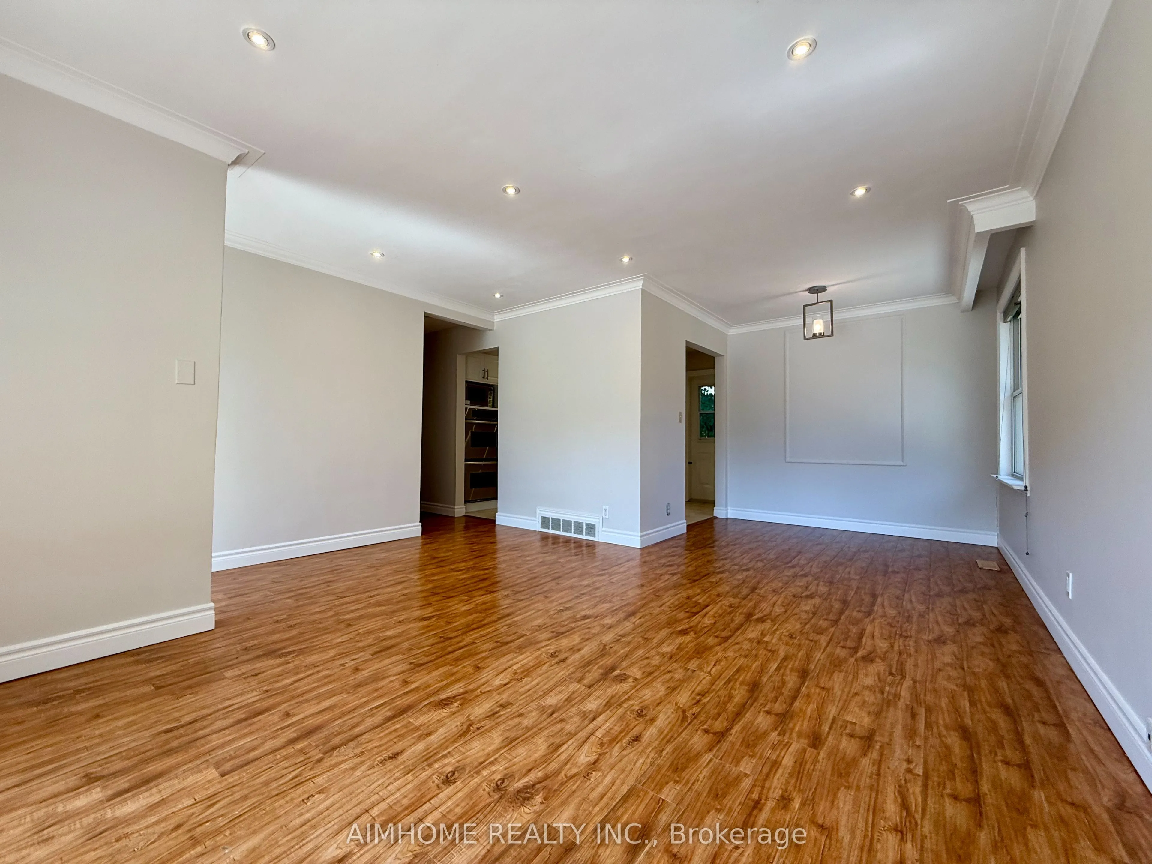 371 Wenlock Avenue
