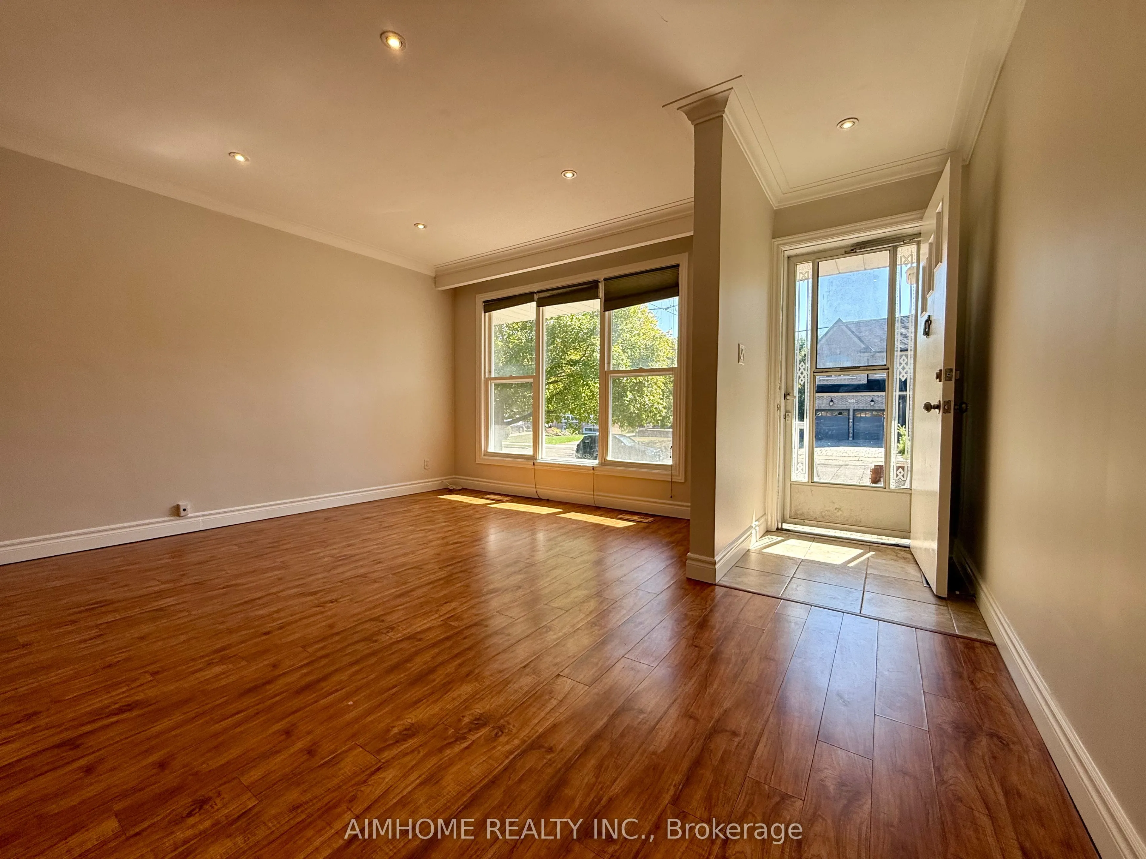 371 Wenlock Avenue