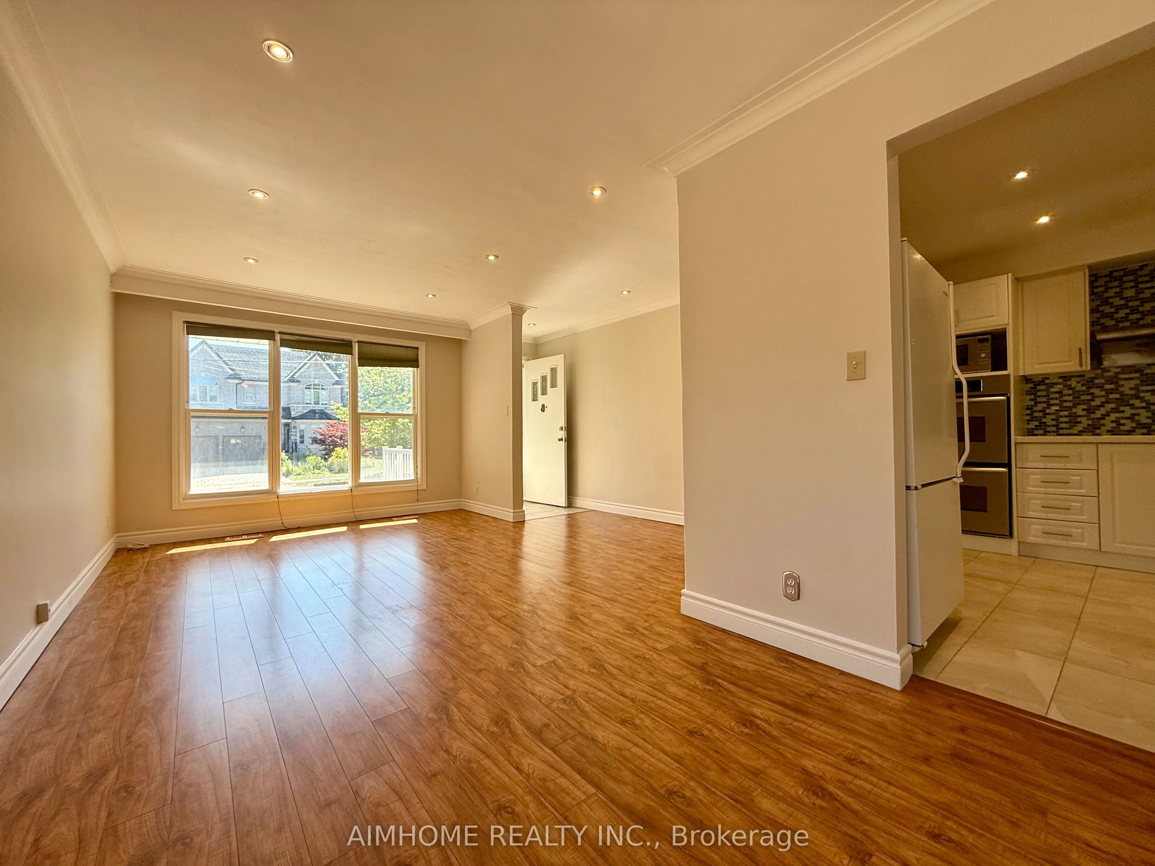 371 Wenlock Avenue