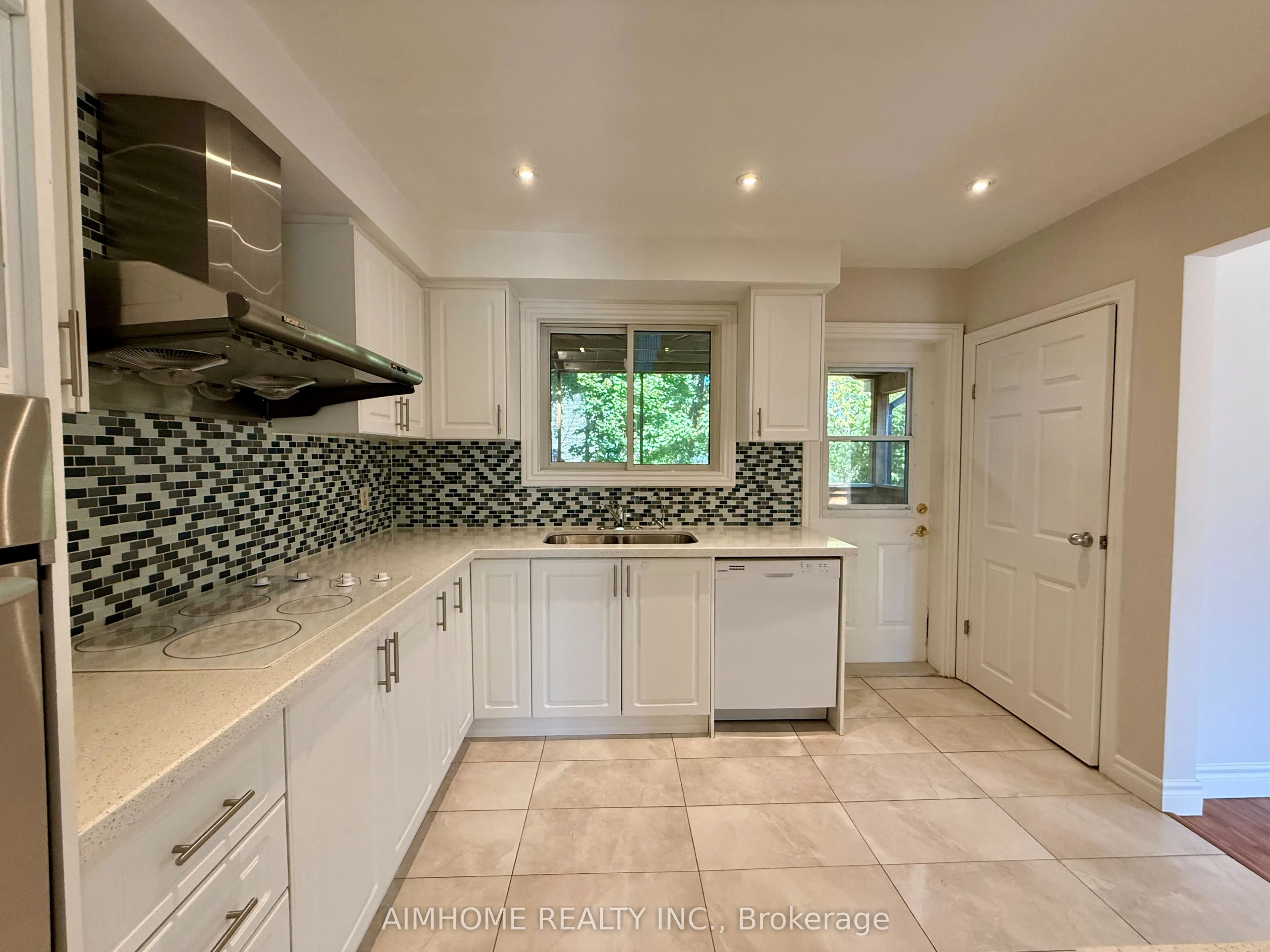 371 Wenlock Avenue