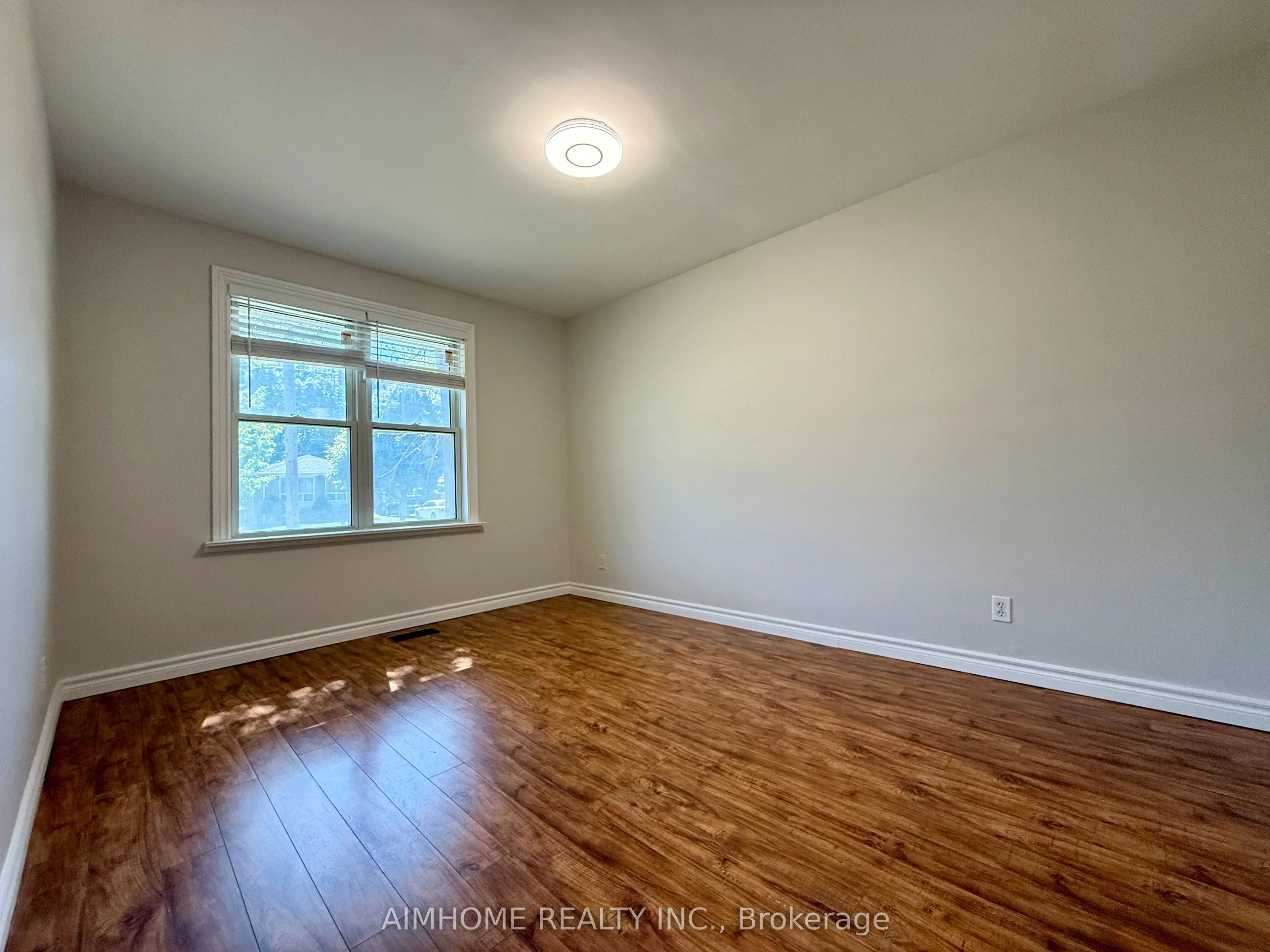 371 Wenlock Avenue