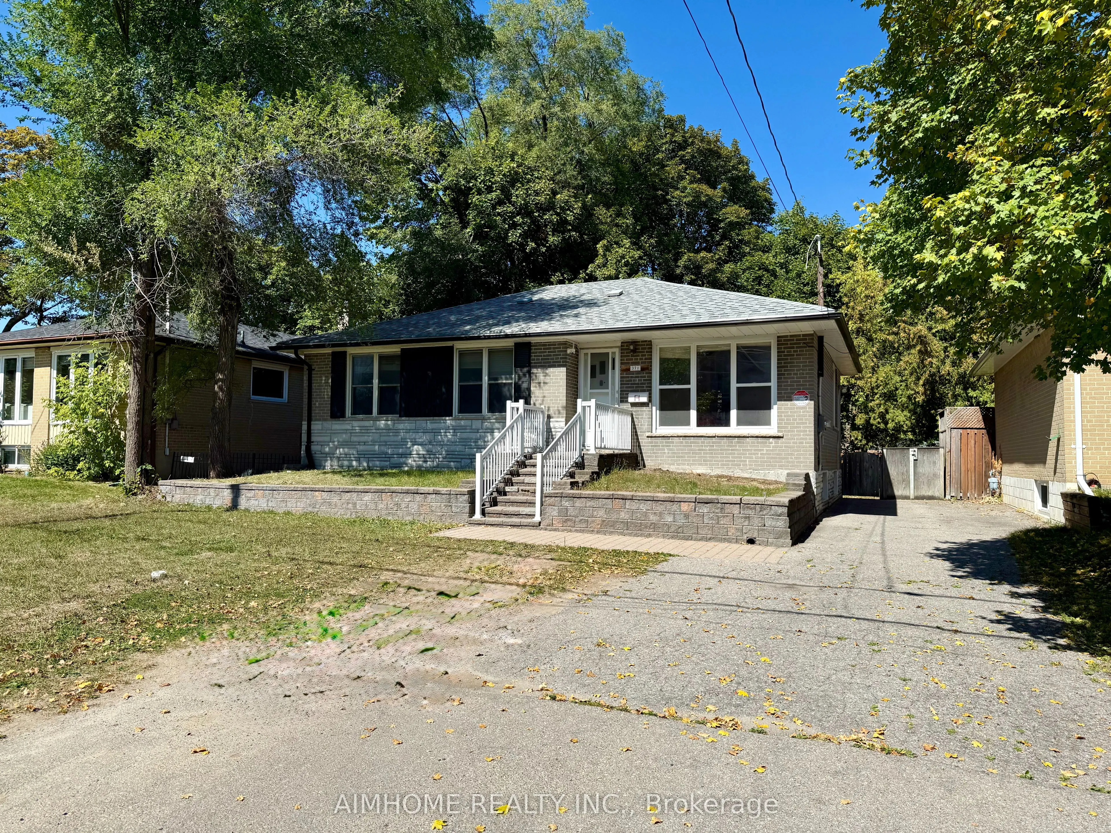 371 Wenlock Avenue