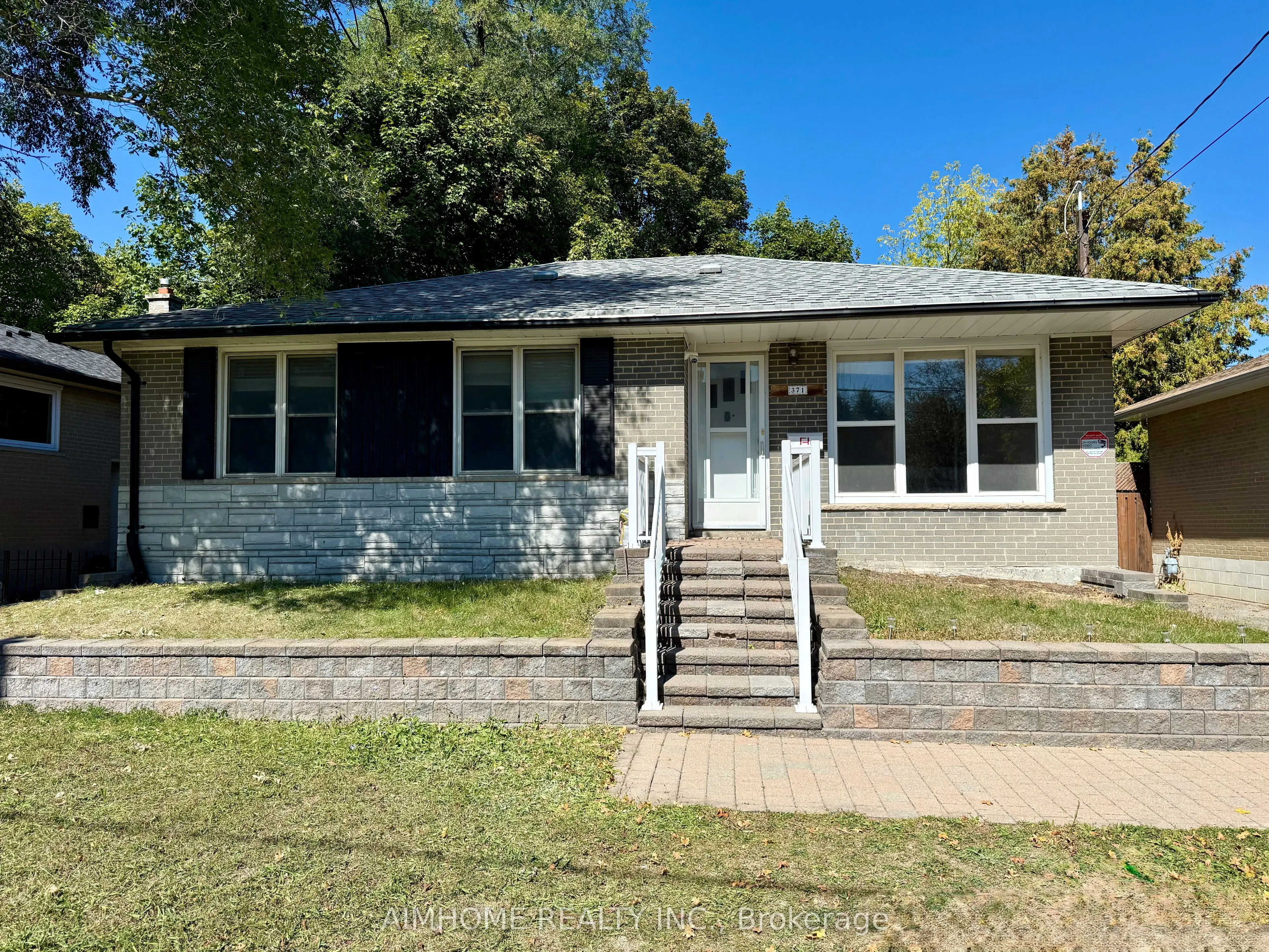 371 Wenlock Avenue