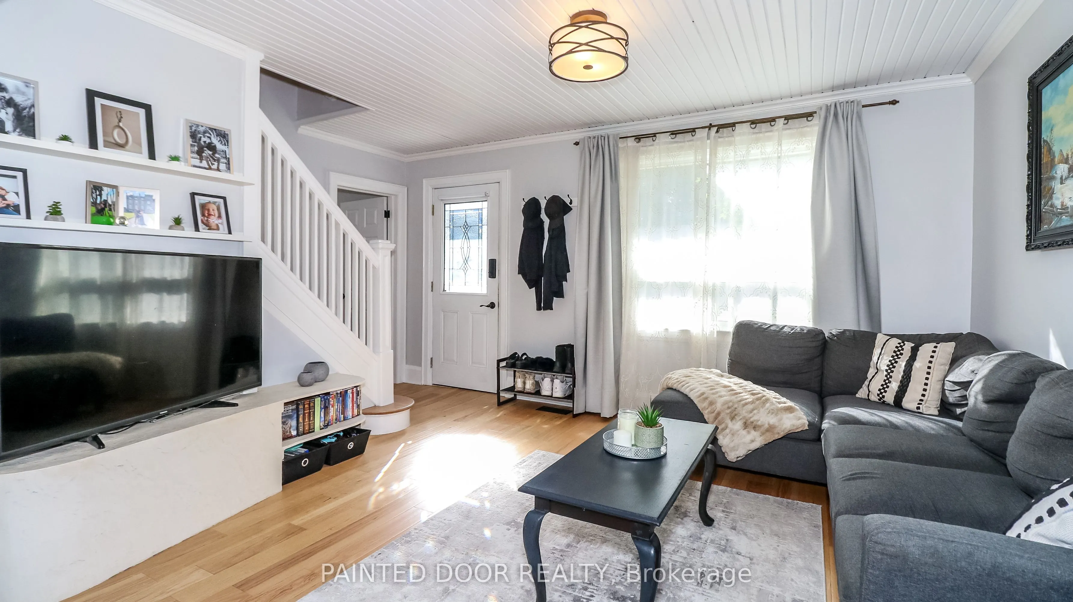 156 Nelson Street W