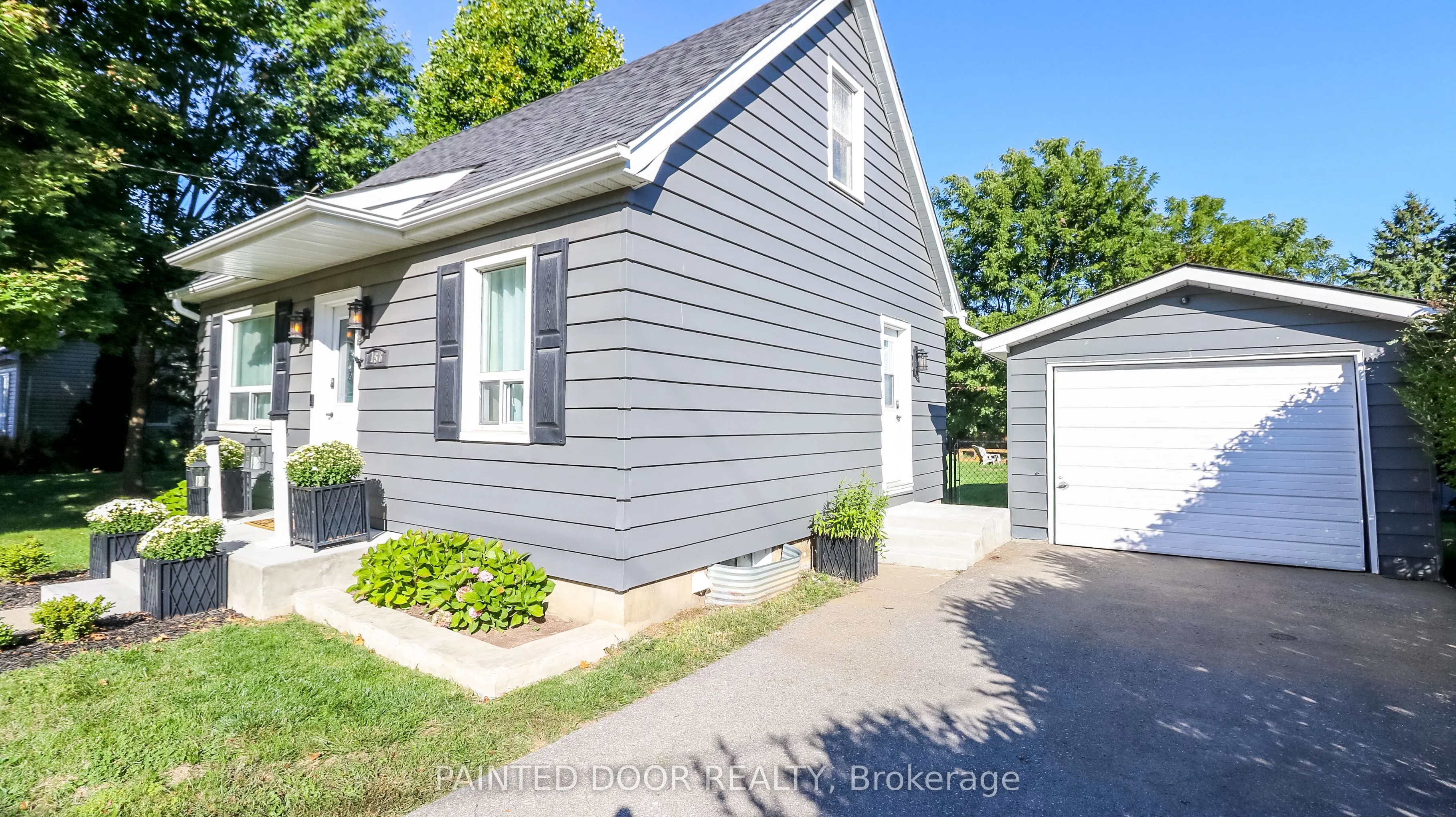 156 Nelson Street W